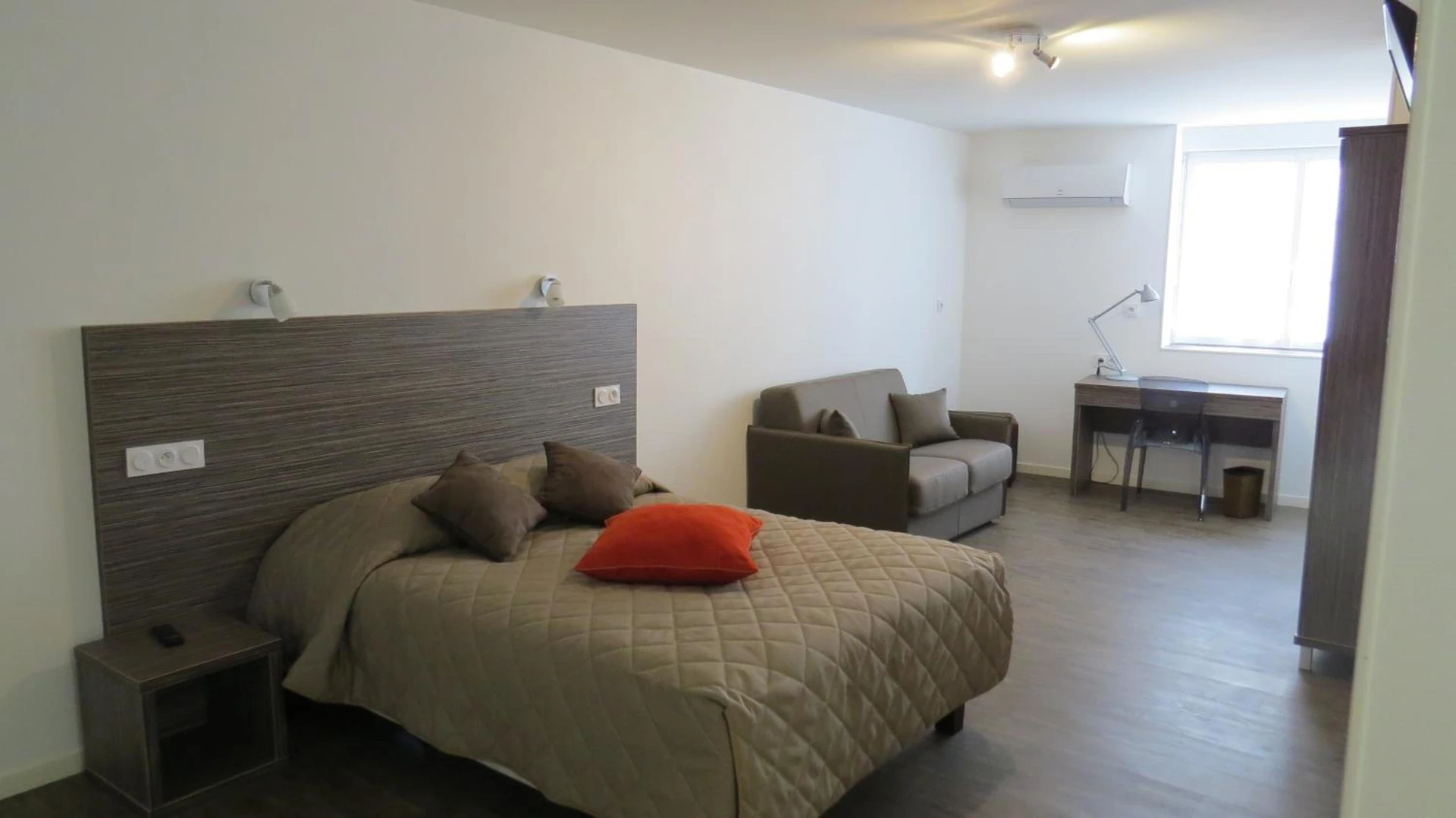 Chambre disponible pour un séminaire d'entreprise à Hôtel de Clèves - Nevers