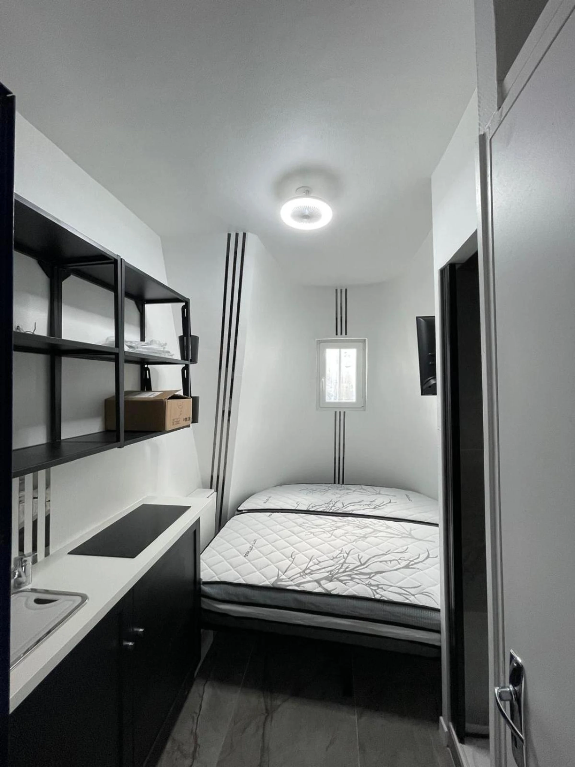 Chambre disponible pour un séminaire d'entreprise à PARIS BASTILLE BERCY GARE DE LYON CHAMBRE CLIMATISEE 9m2 idéal 1 pers ,max 2 pers - Paris