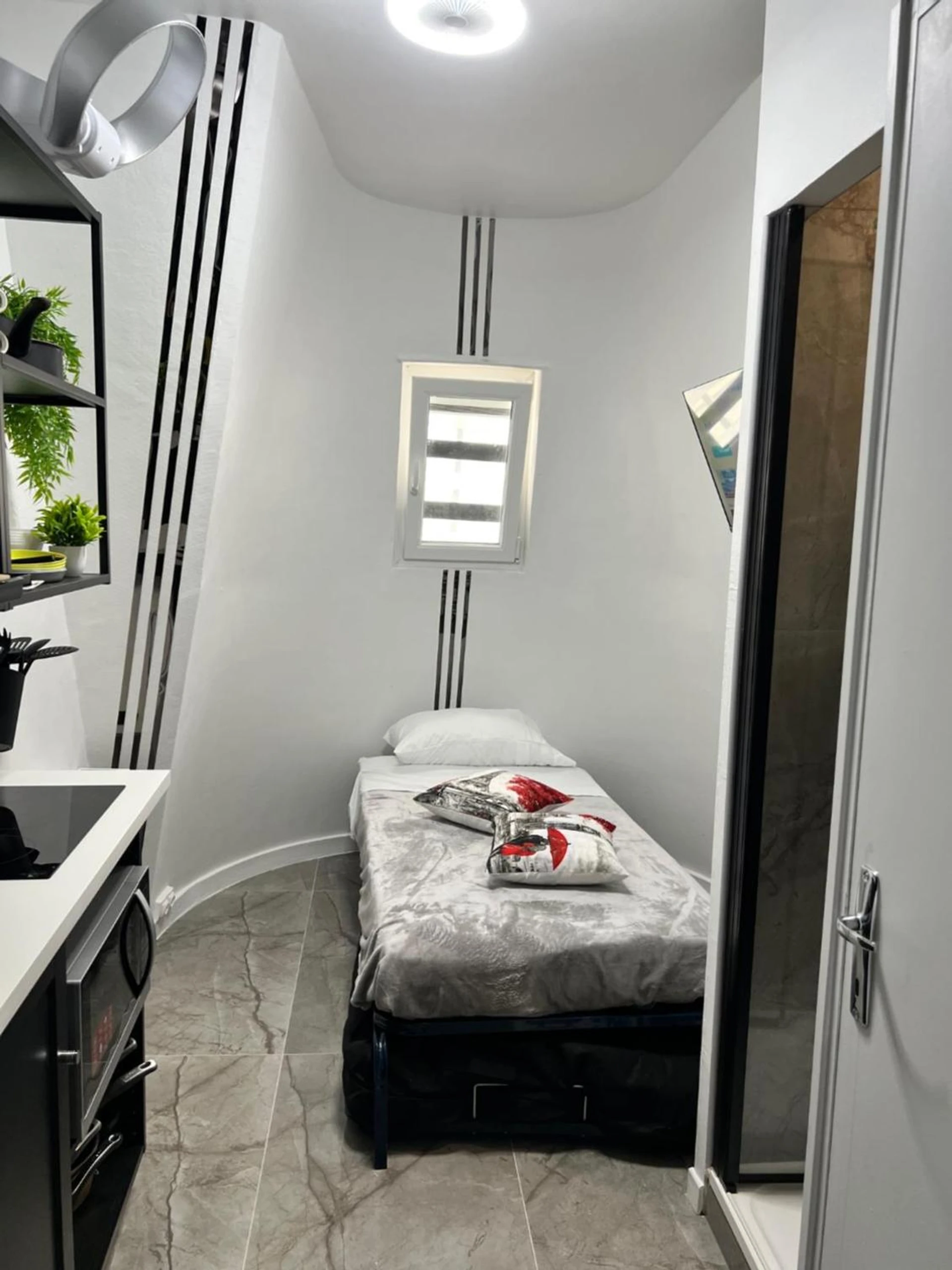 Chambre disponible pour un séminaire d'entreprise à PARIS BASTILLE BERCY GARE DE LYON CHAMBRE CLIMATISEE 9m2 idéal 1 pers ,max 2 pers - Paris