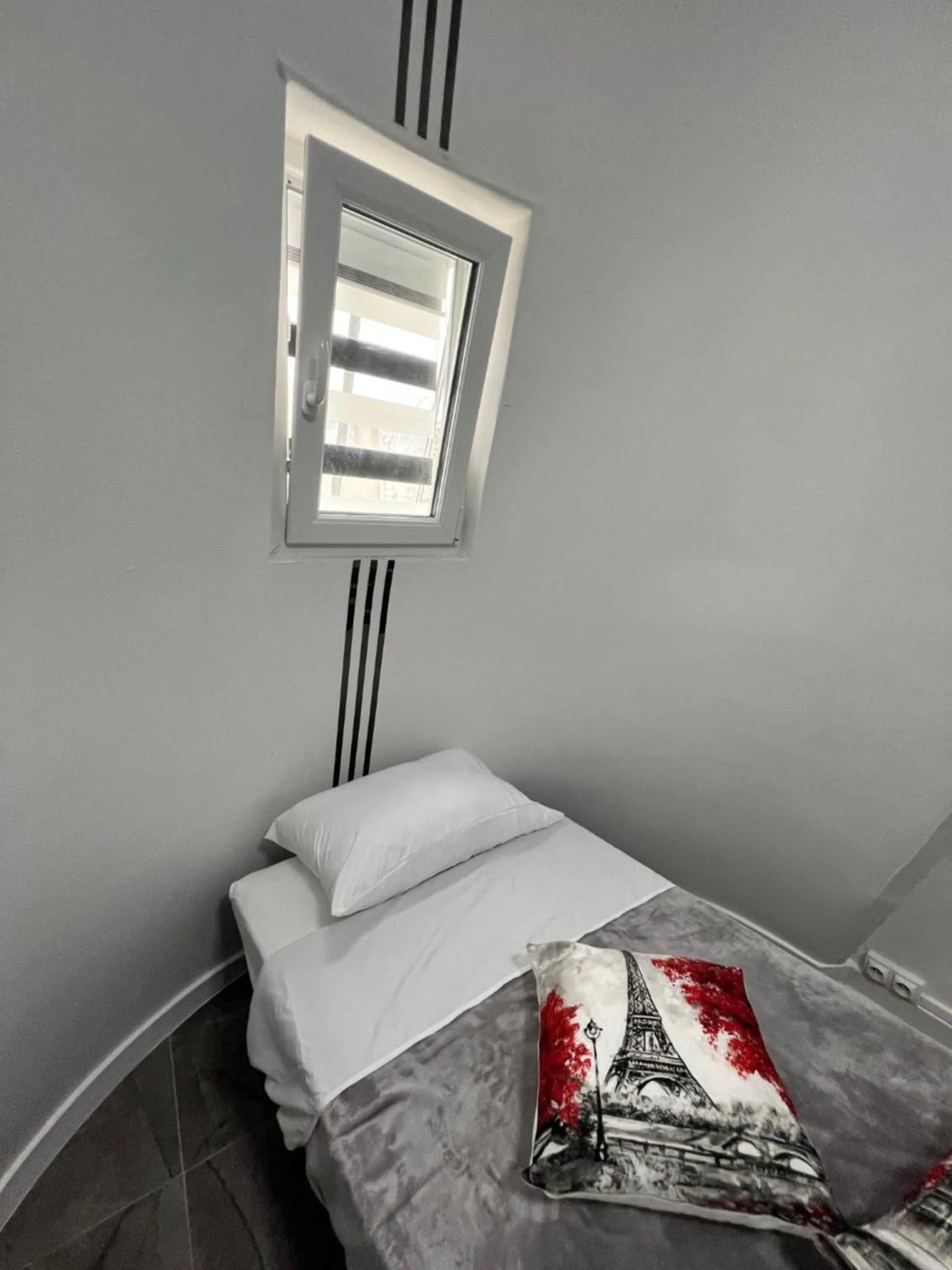 Magnifique chambre pour un séminaire d'entreprise à PARIS BASTILLE BERCY GARE DE LYON CHAMBRE CLIMATISEE 9m2 idéal 1 pers ,max 2 pers - Paris