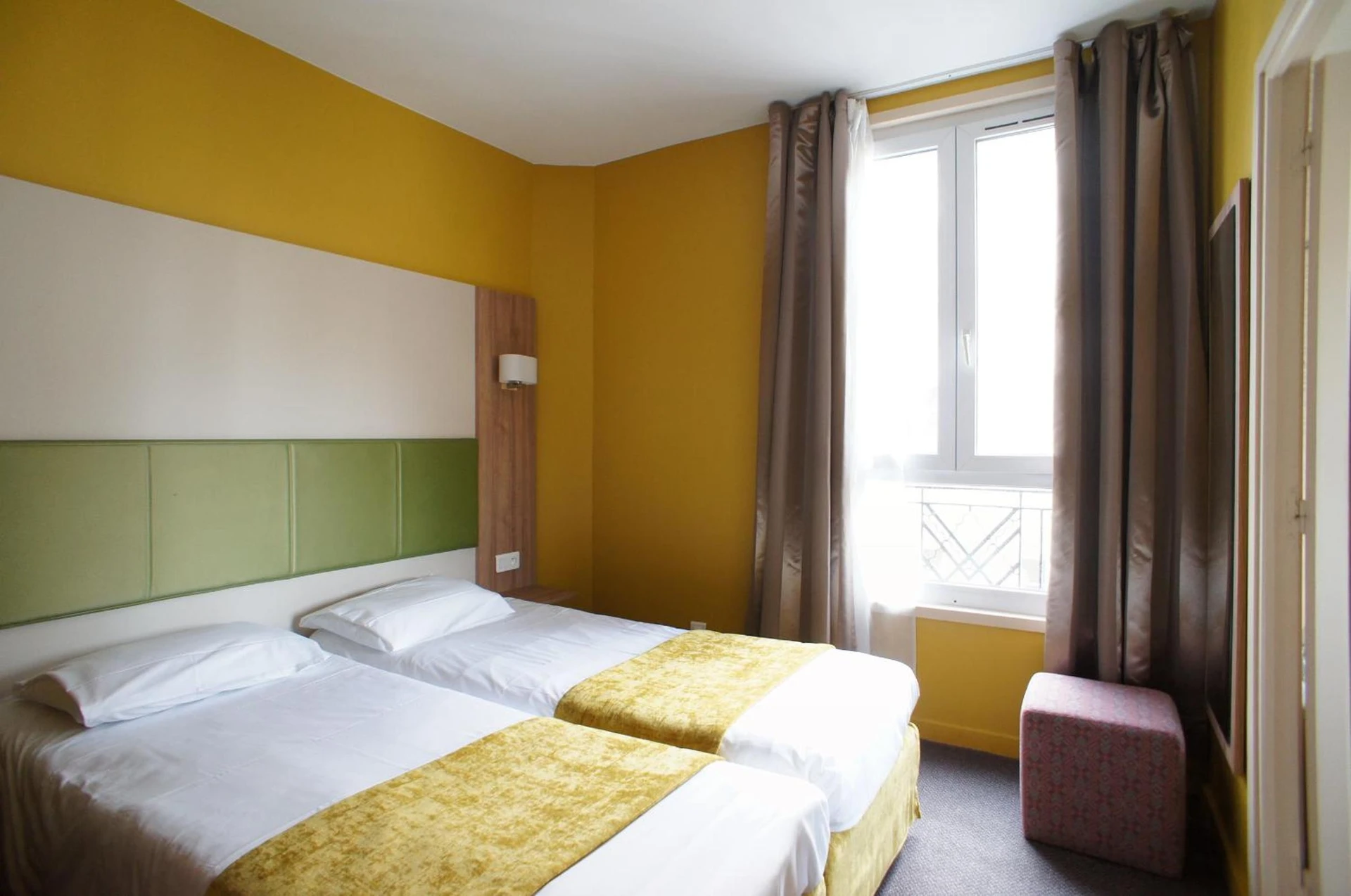 Magnifique chambre pour un séminaire d'entreprise à Hôtel De France - Boulogne-Billancourt