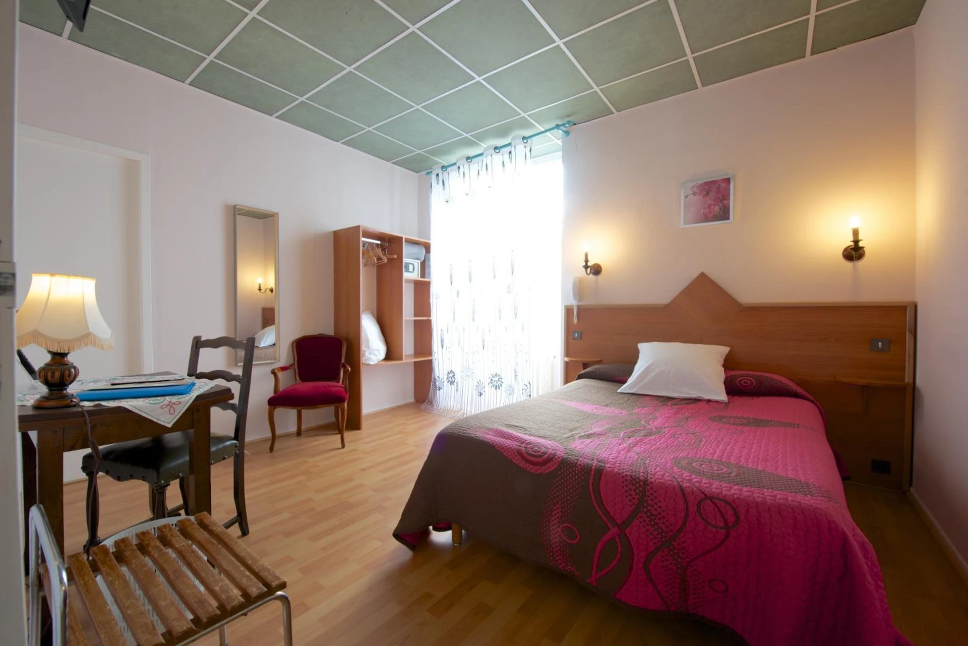 Chambre disponible pour un séminaire d'entreprise à Logis Hôtel de France - Arudy