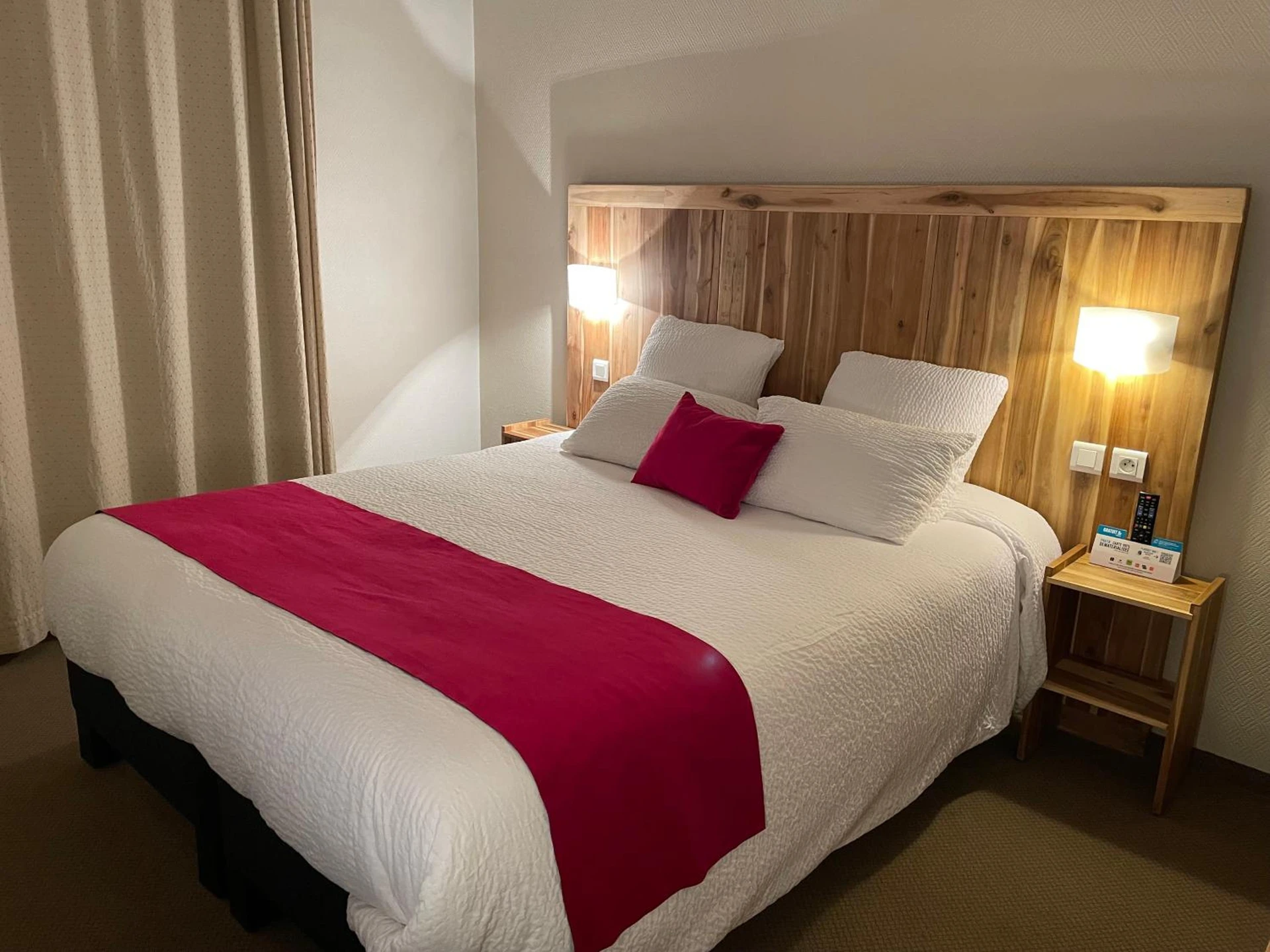 Chambre disponible pour un séminaire d'entreprise à Logis Hôtel de France & Restaurant Pamiers - Pamiers