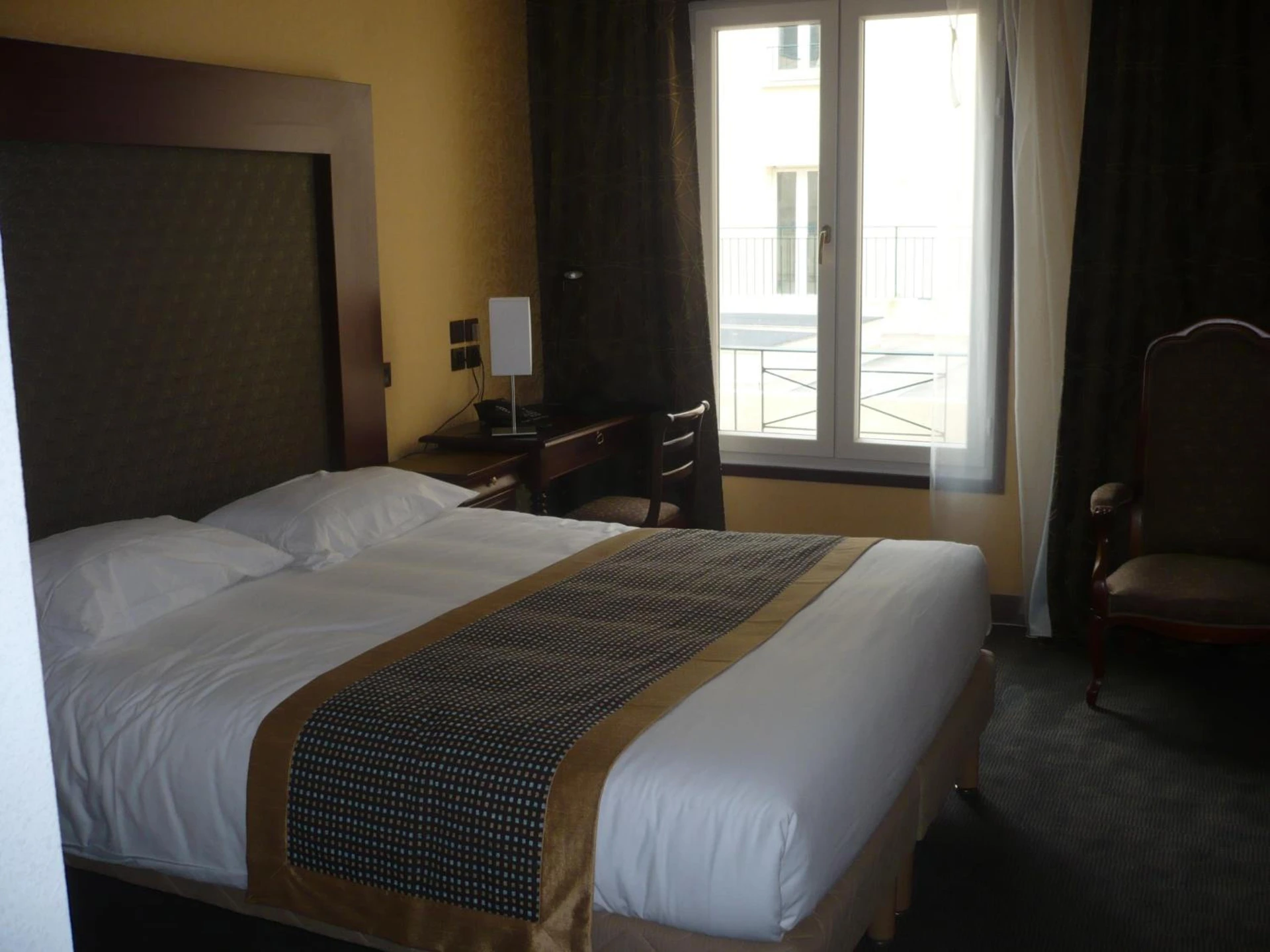 Magnifique chambre pour un séminaire d'entreprise à Hotel De France - Montargis