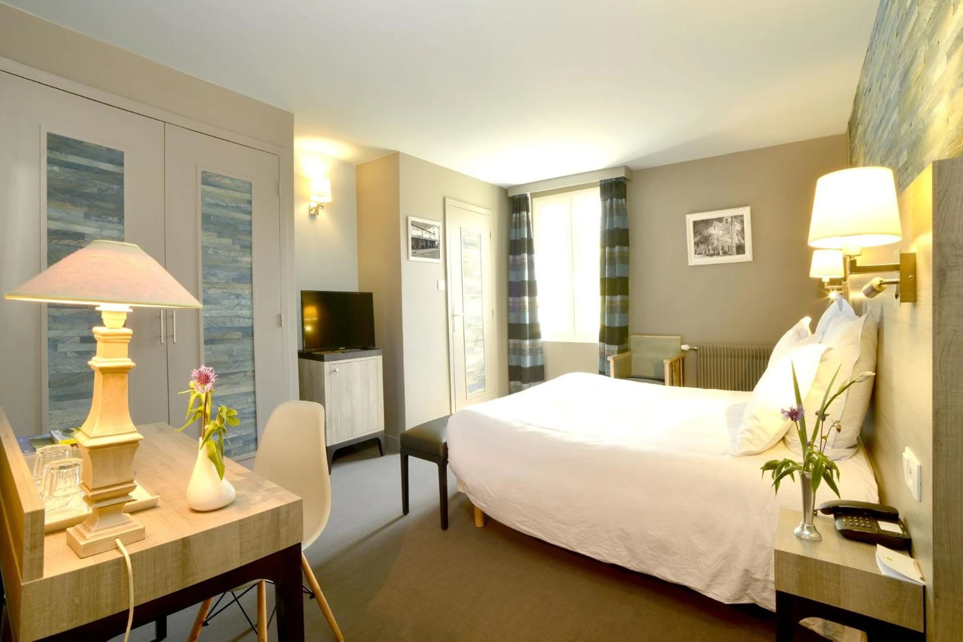 Magnifique chambre pour un séminaire d'entreprise à Hôtel de France - Ornans