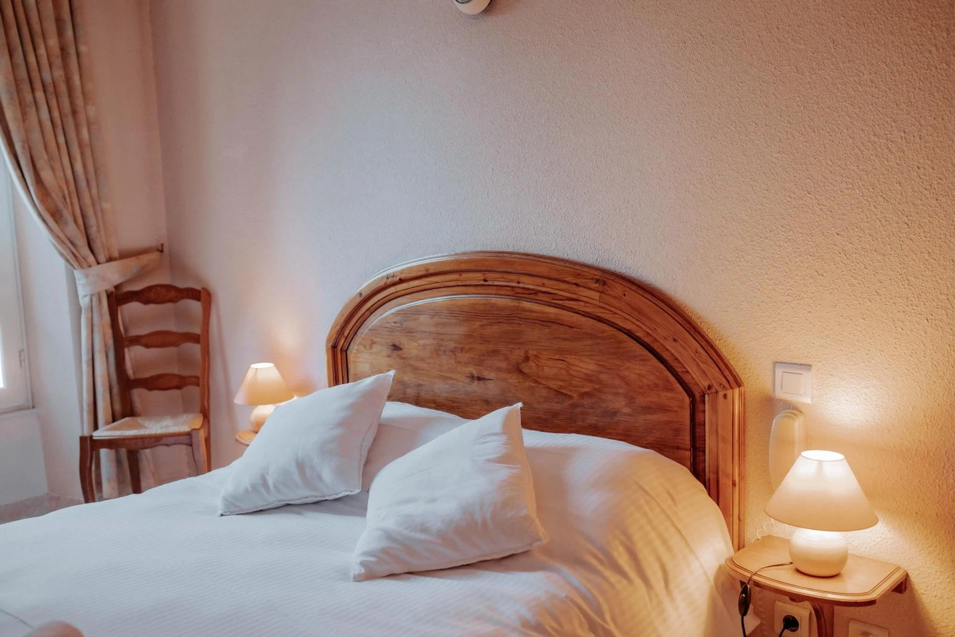 Magnifique chambre pour un séminaire d'entreprise à Hôtel De France - Chalabre