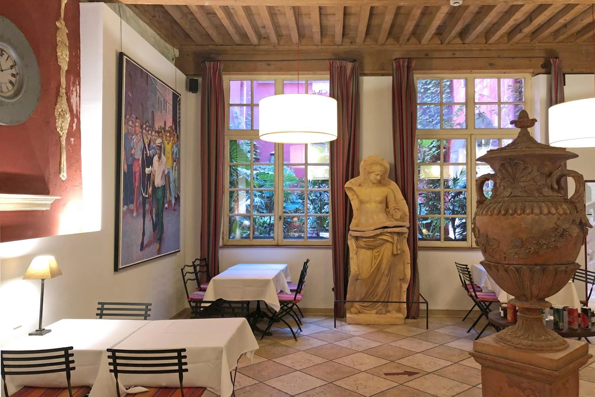 Espaces de team building à Hôtel de l'Amphithéâtre - Organiser un séminaire d'entreprise à Arles