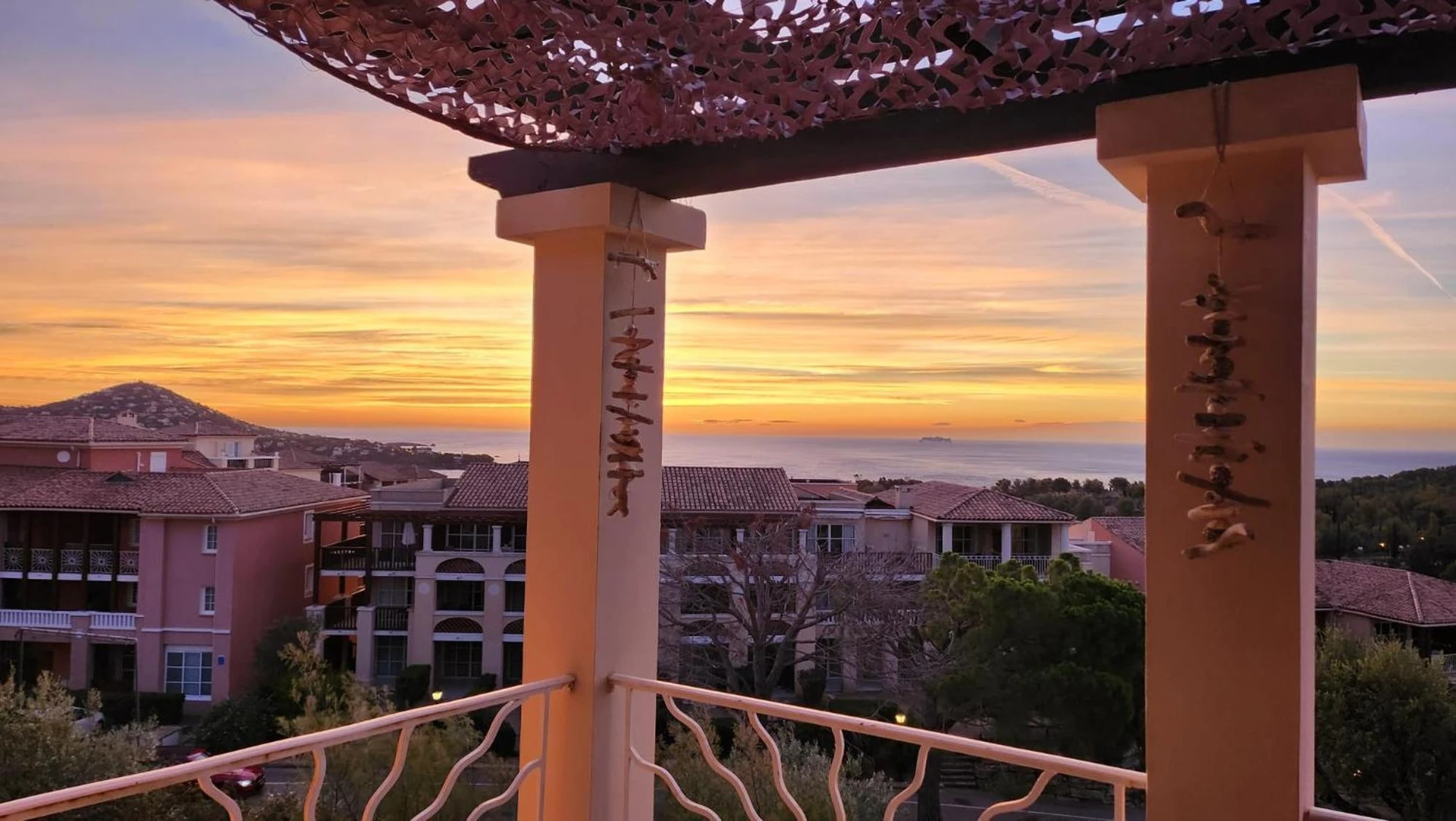 Lieu convivial pour un séminaire d'entreprise à Saint-Raphael- Vue mer et Massif de l'Esterel - Saint-Raphaël - En savoir plus 