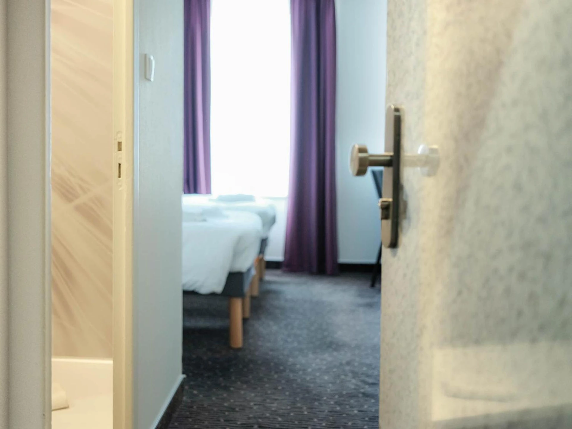 Chambre disponible pour un séminaire d'entreprise à Logis Hôtel de l'Europe - Poitiers