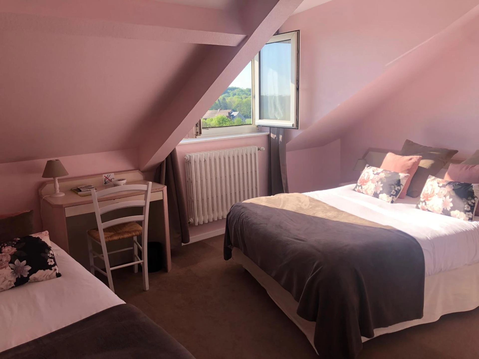 Chambre disponible pour un séminaire d'entreprise à Hotel de L'Oise - Saint-Leu-dʼEsserent