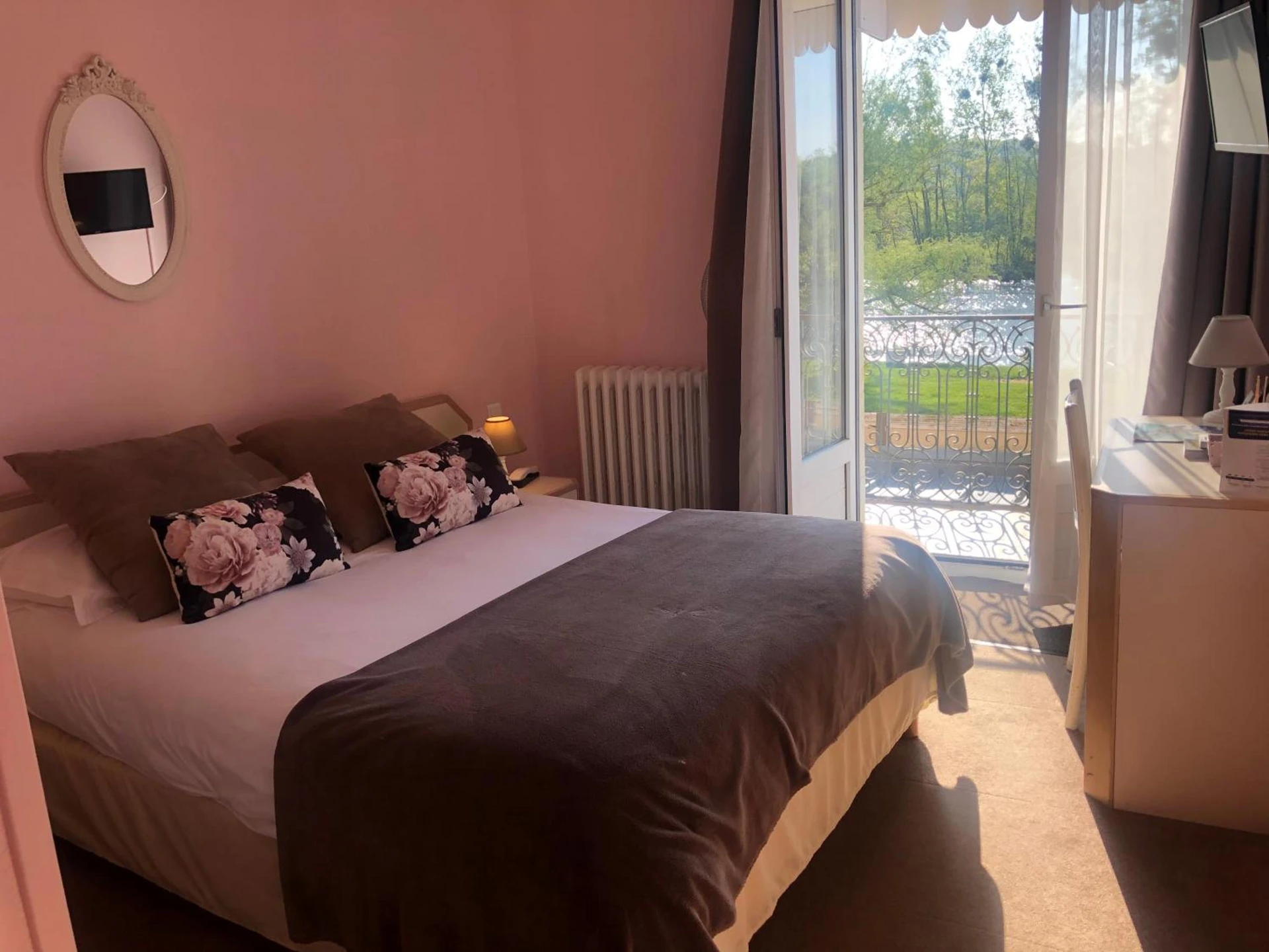 Magnifique chambre pour un séminaire d'entreprise à Hotel de L'Oise - Saint-Leu-dʼEsserent
