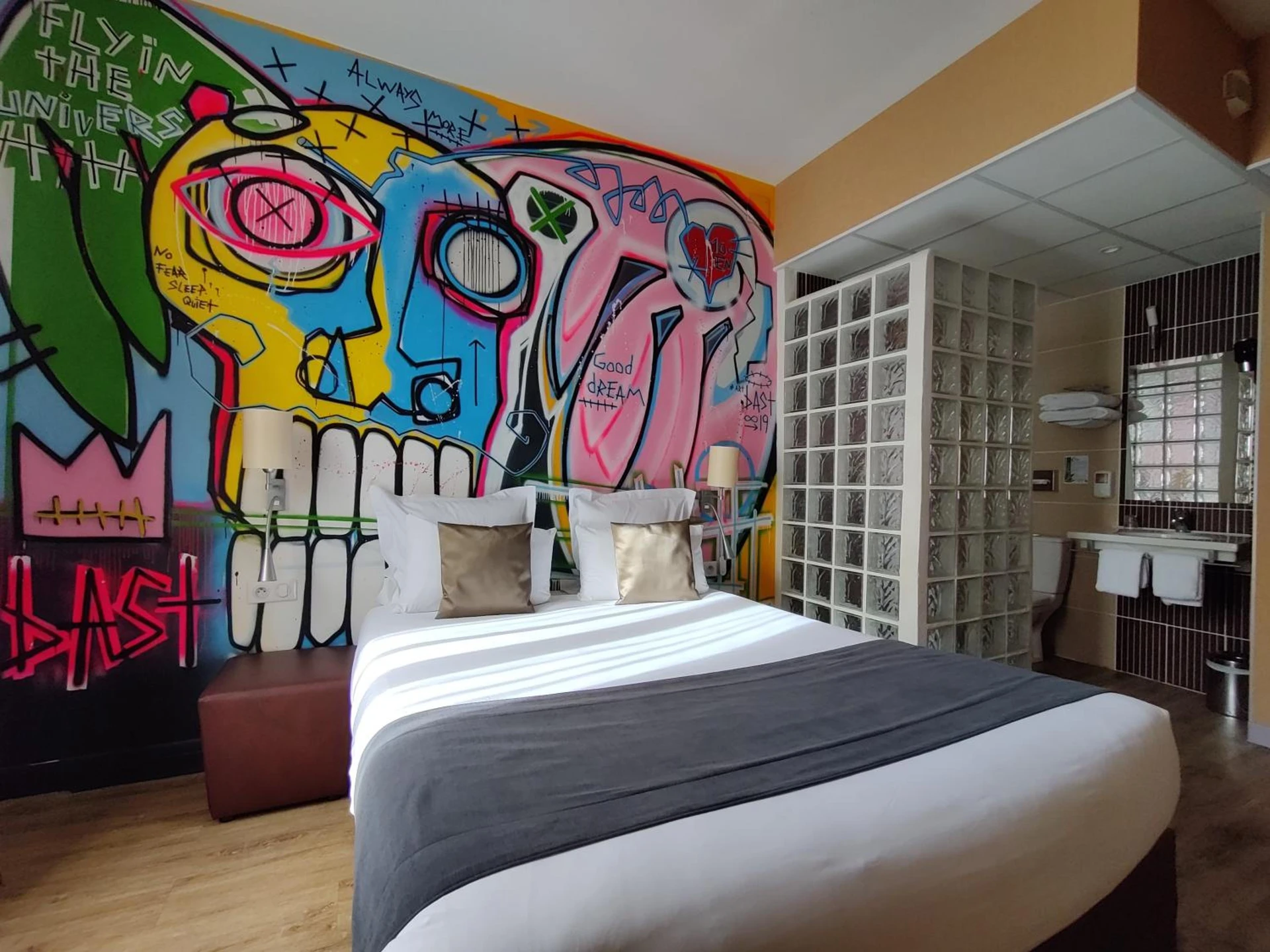 Chambre disponible pour un séminaire d'entreprise à The Originals Boutique, Hôtel de l'Univers, Montluçon - Montluçon