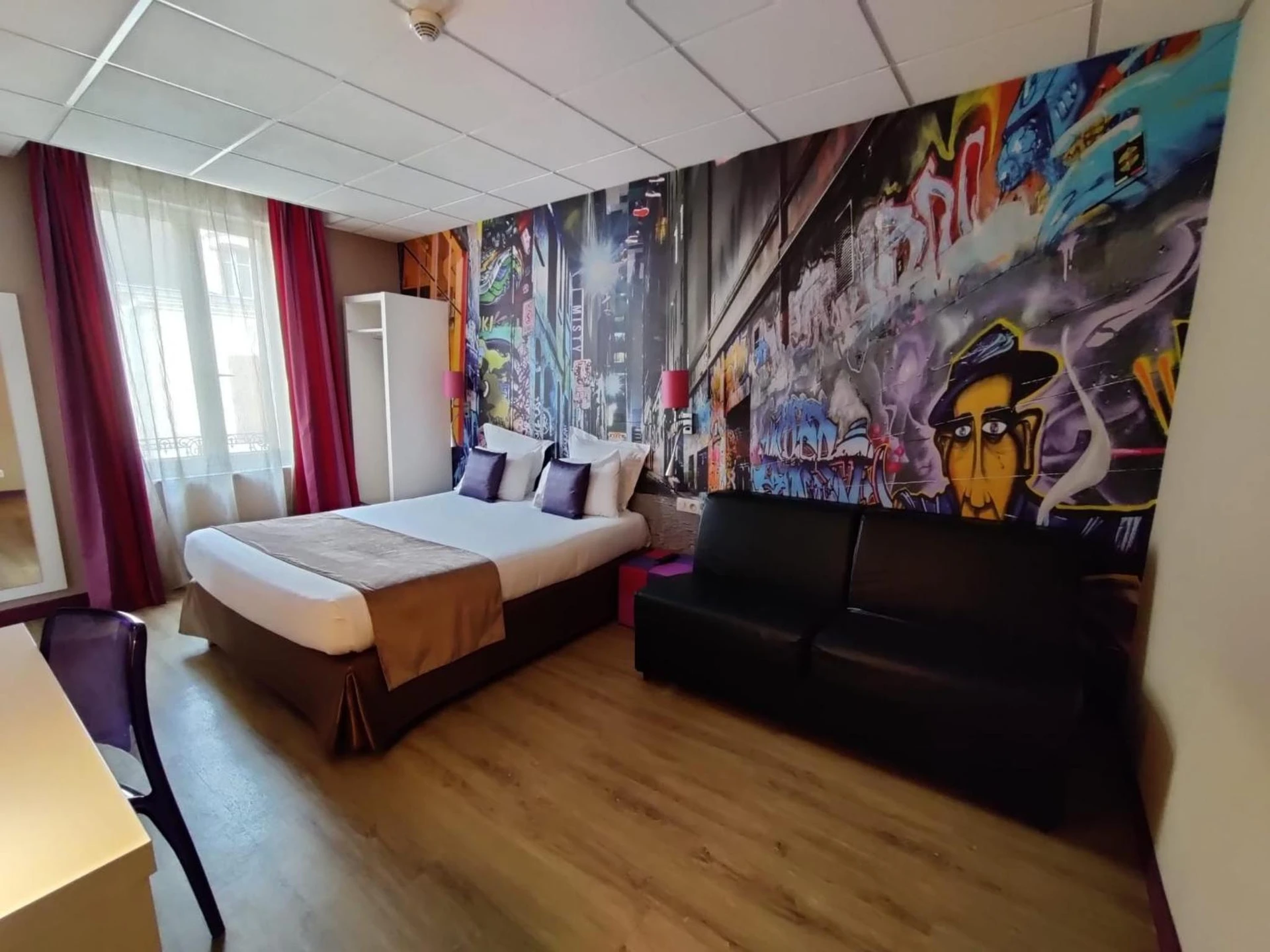 Magnifique chambre pour un séminaire d'entreprise à The Originals Boutique, Hôtel de l'Univers, Montluçon - Montluçon