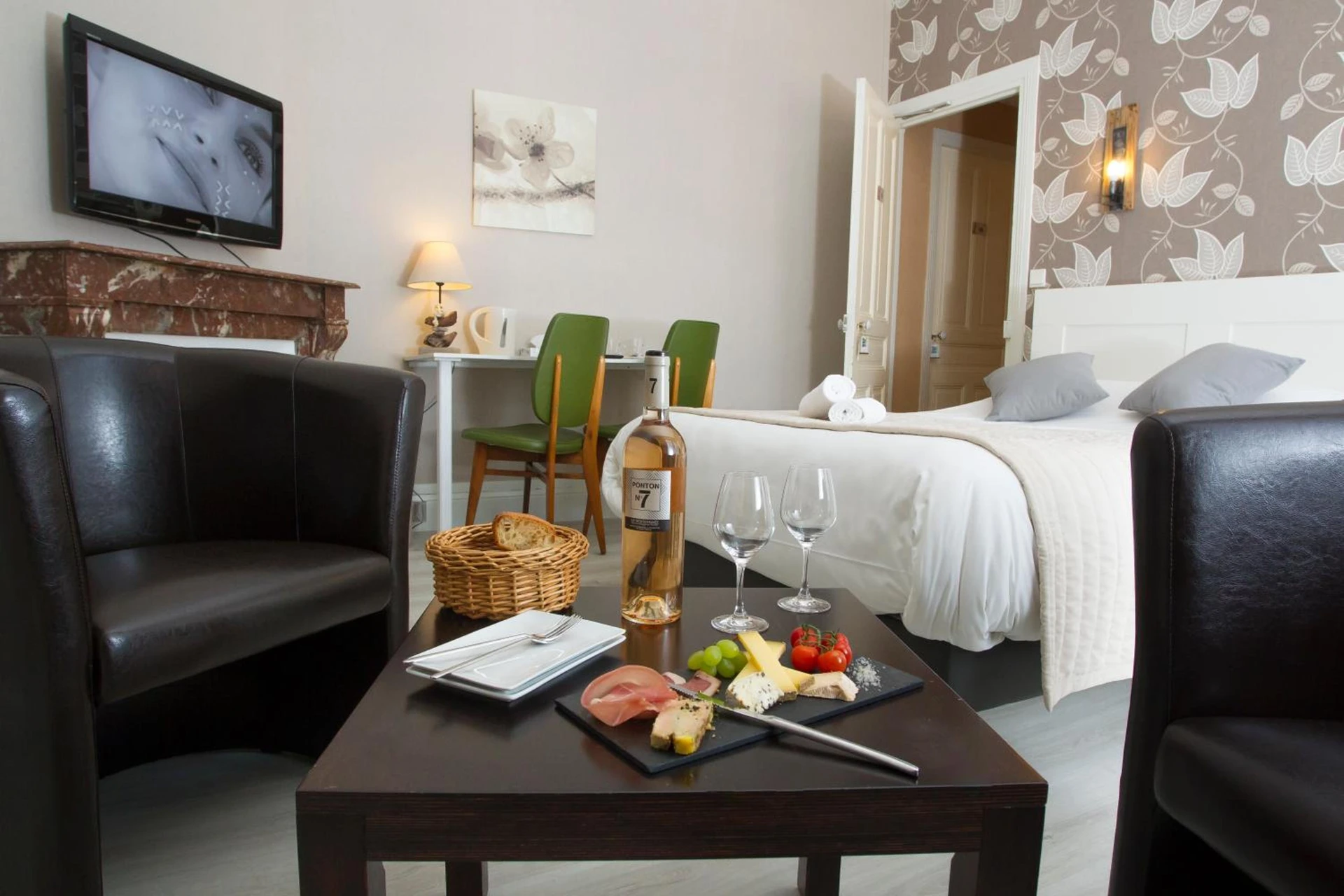 Chambre disponible pour un séminaire d'entreprise à Logis Hotel & Restaurant de la Basilique - Albert