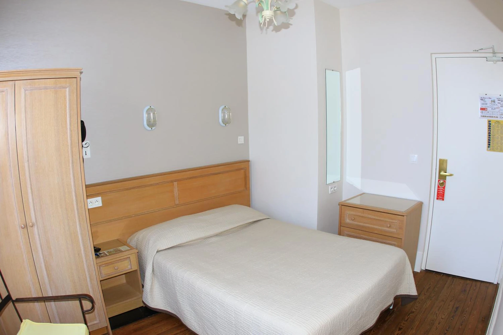 Chambre disponible pour un séminaire d'entreprise à Hotel de la Basilique - Paray-le-Monial