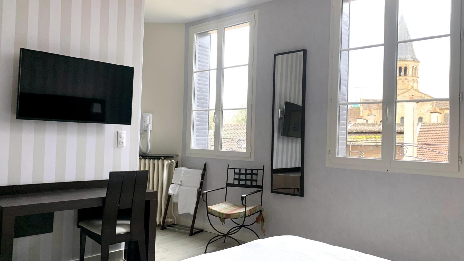 Magnifique chambre pour un séminaire d'entreprise à Hotel de la Basilique - Paray-le-Monial