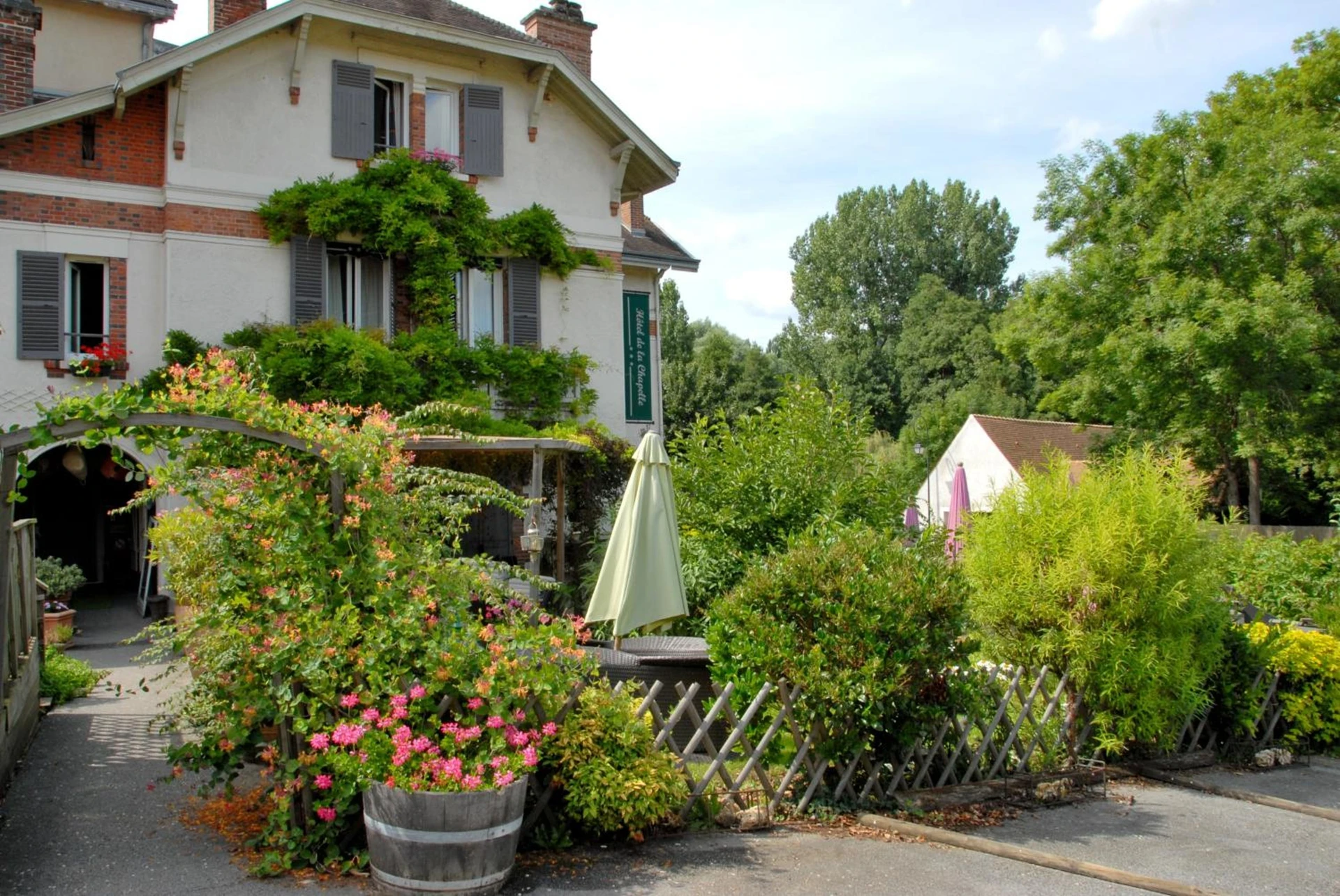 Organiser un séminaire d'entreprise : Logis Hôtel De La Chapelle à milon-la-chapelle