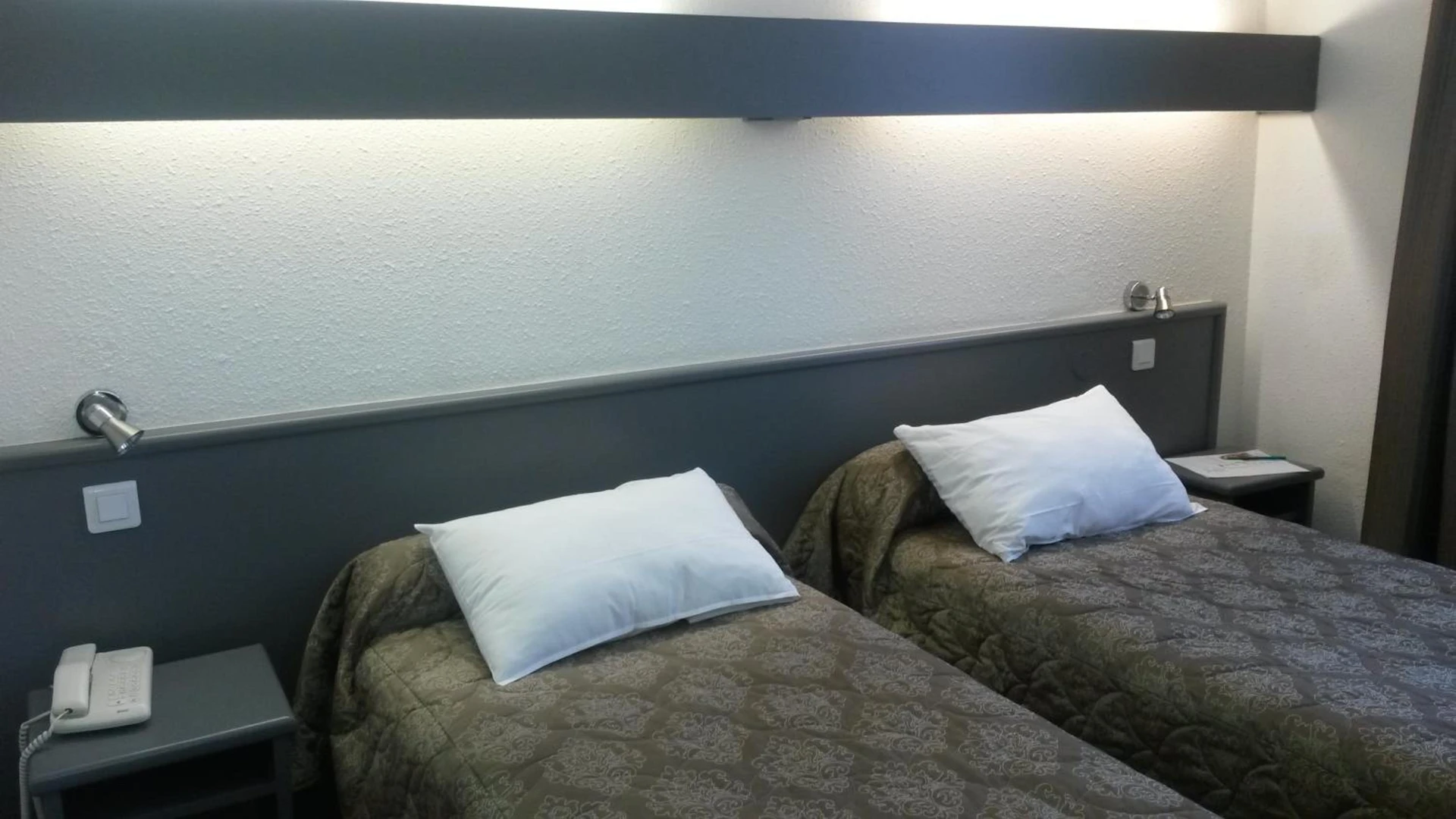 Magnifique chambre pour un séminaire d'entreprise à Hôtel de La Cloche - Dole