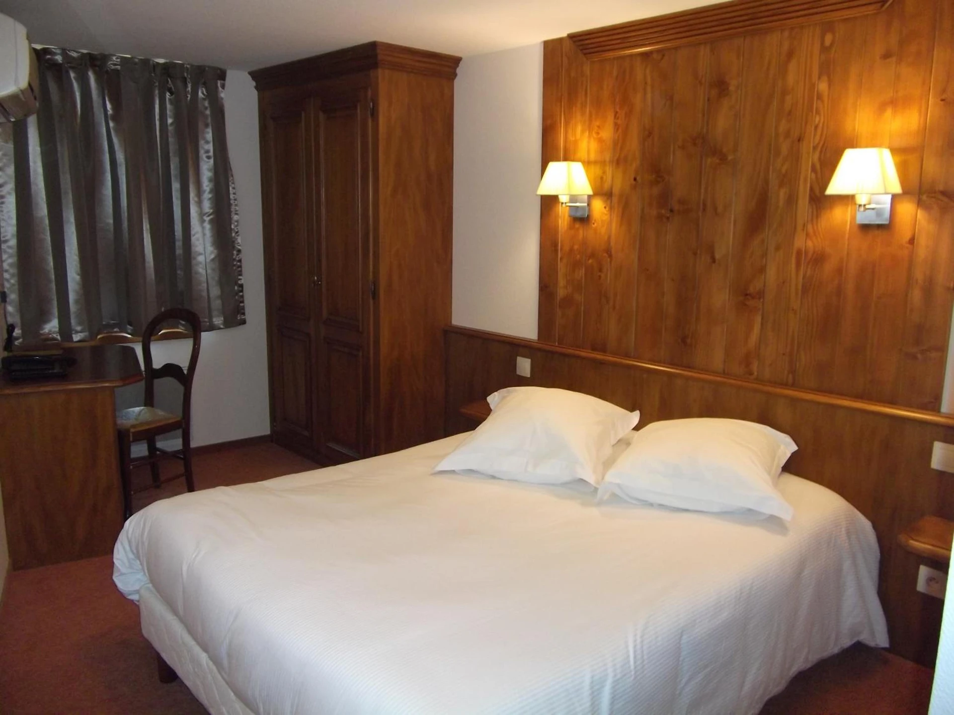 Chambre disponible pour un séminaire d'entreprise à Logis Hôtel De La Cloche - Obernai