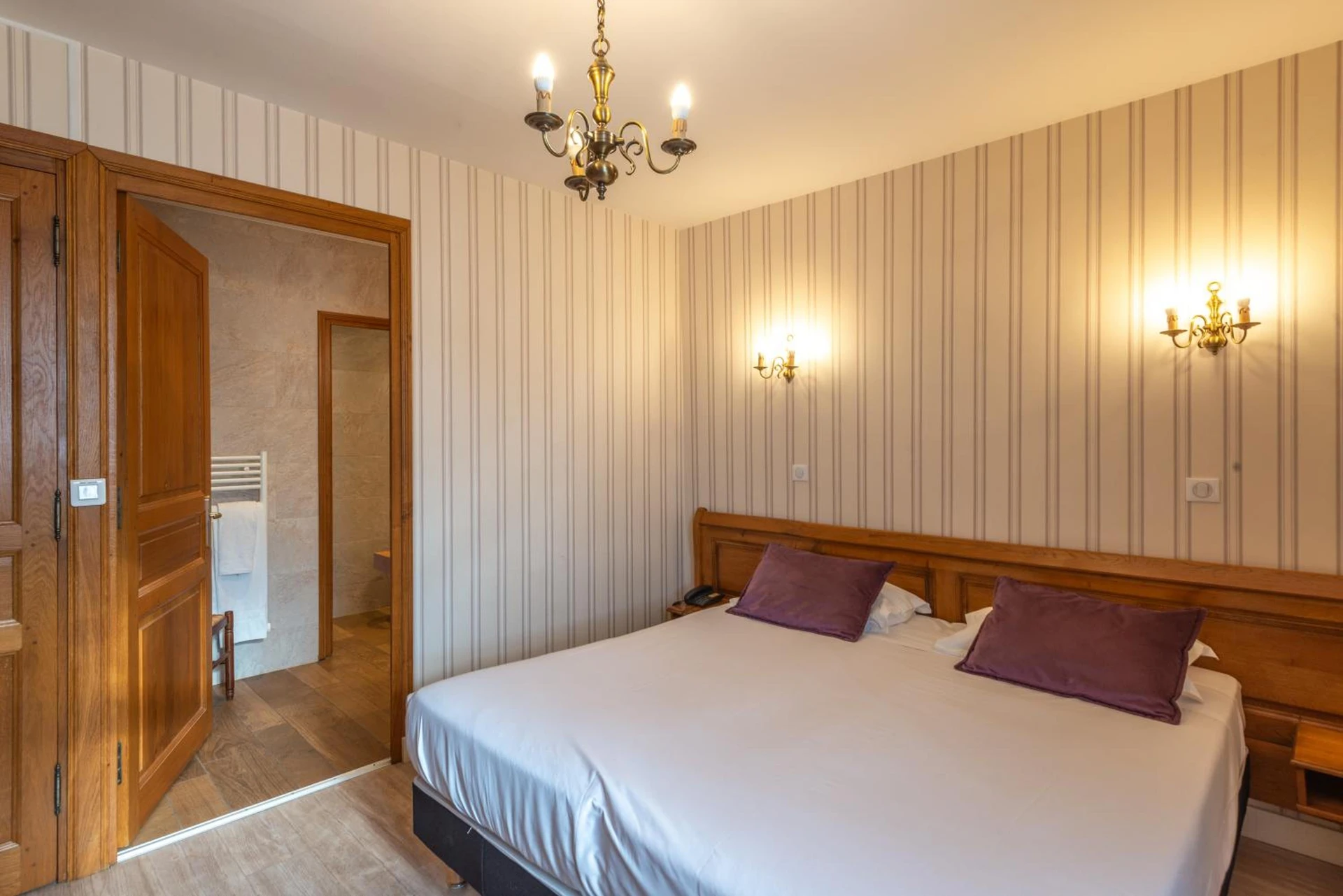 Chambre disponible pour un séminaire d'entreprise à Hotel De La Cloche - Beaune