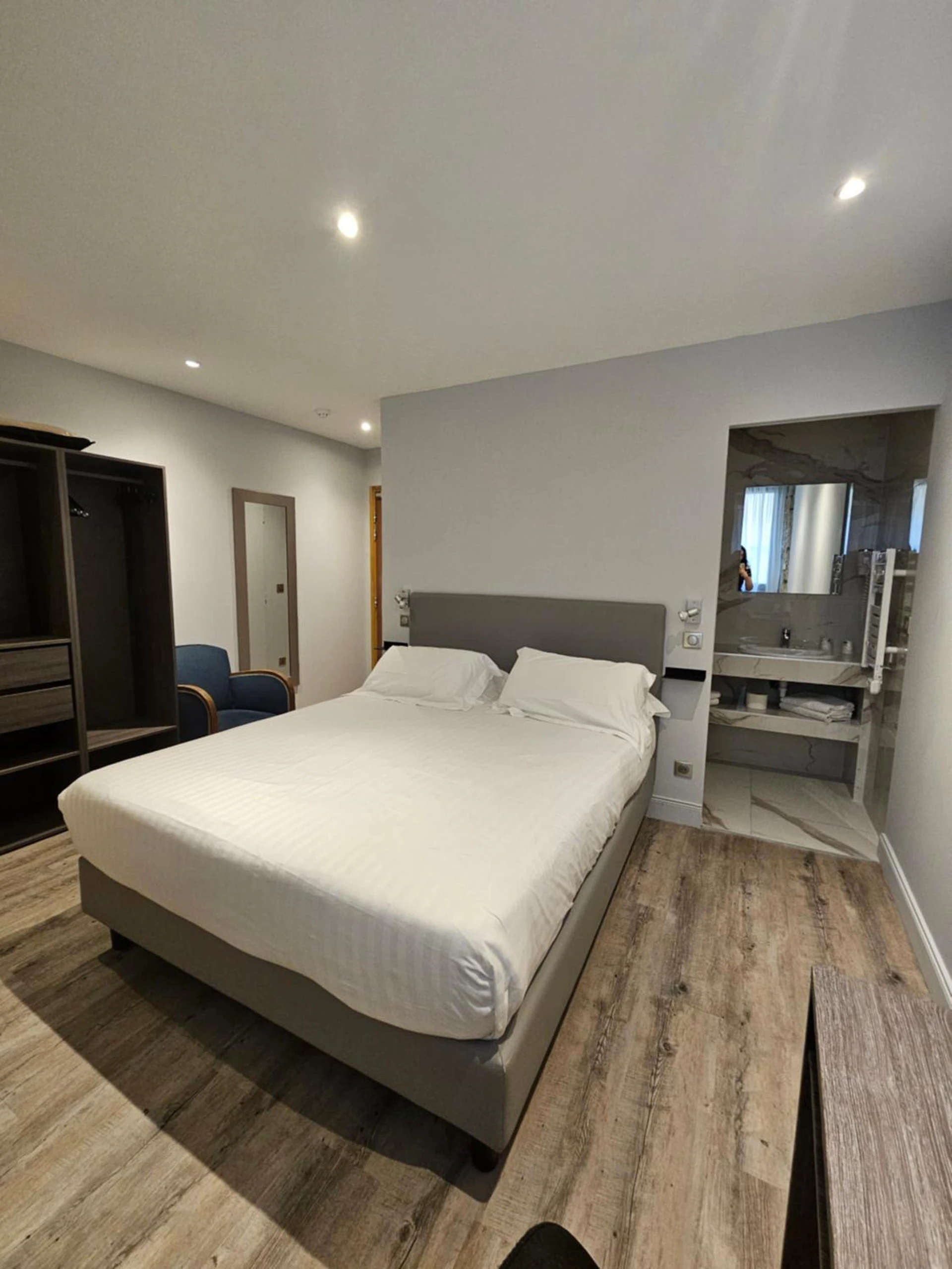Chambre à Hotel de la Couronne - Organiser un séminaire d'entreprise à Aix-les-Bains