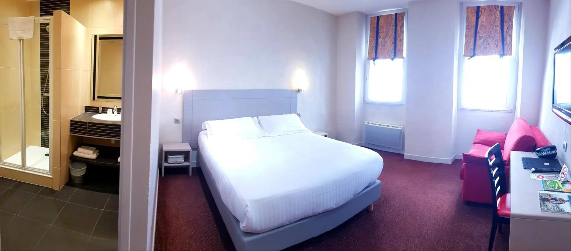 Magnifique chambre pour un séminaire d'entreprise à Hotel de la Couronne - Aix-les-Bains