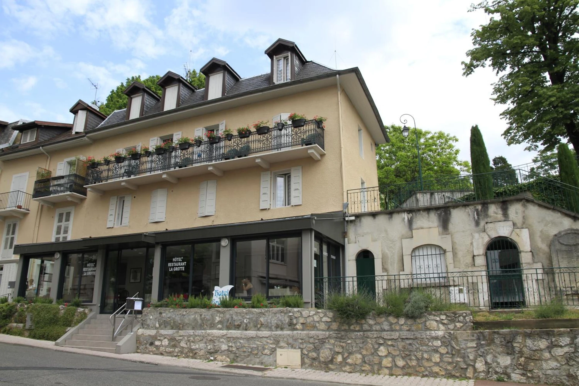 Chambre à Hôtel de la Grotte - Organiser un séminaire d'entreprise à Aix-les-Bains