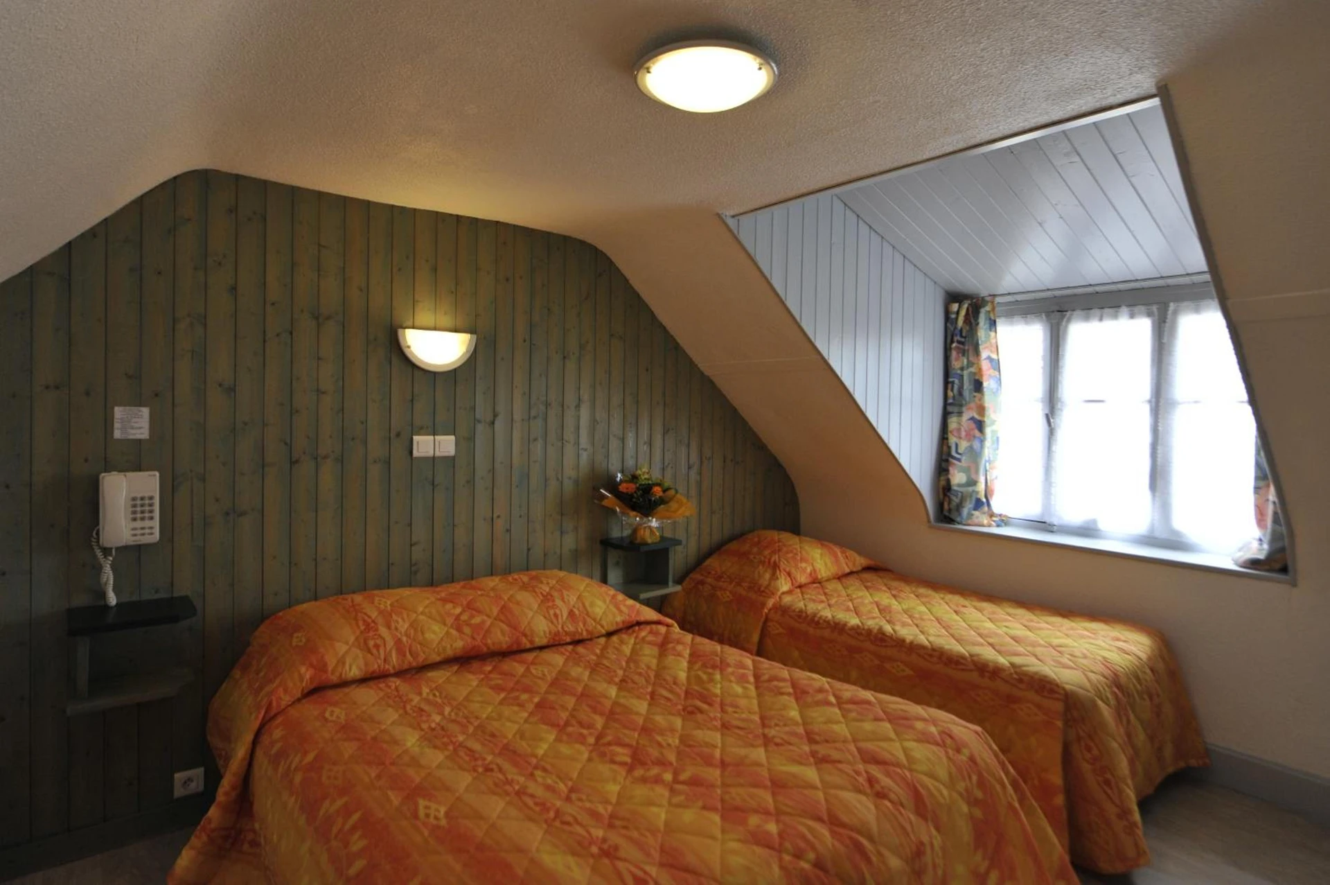Magnifique chambre pour un séminaire d'entreprise à Hôtel de la Grotte - Aix-les-Bains