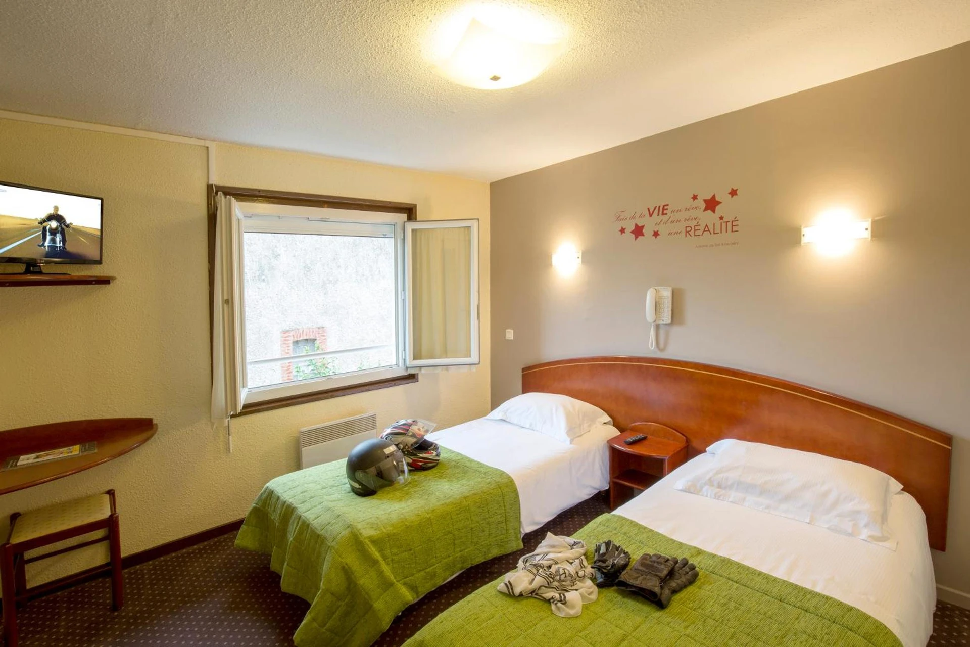 Chambre disponible pour un séminaire d'entreprise à Cit'Hotel de la Marne - Tarbes