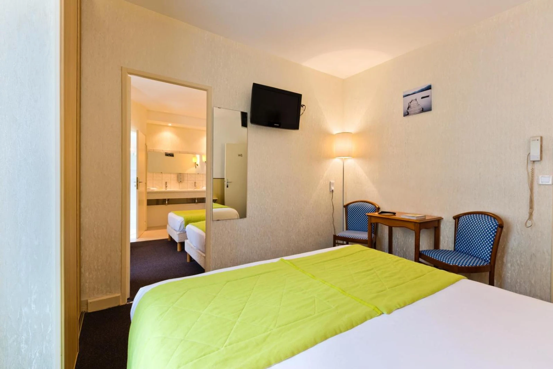 Chambre disponible pour un séminaire d'entreprise à Logis Hôtel de la Paix - Saint-Nectaire