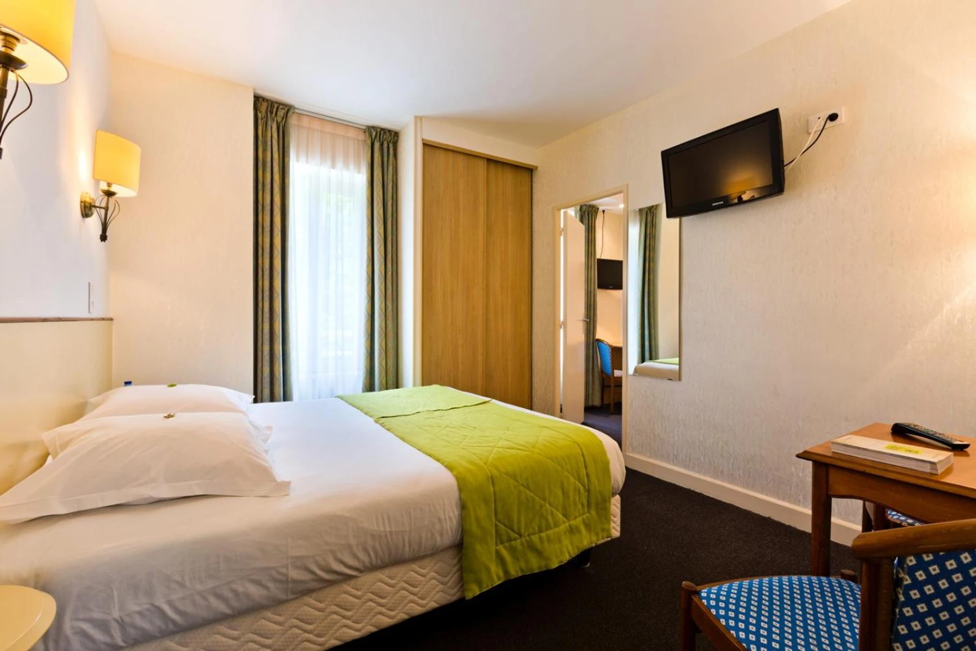 Magnifique chambre pour un séminaire d'entreprise à Logis Hôtel de la Paix - Saint-Nectaire