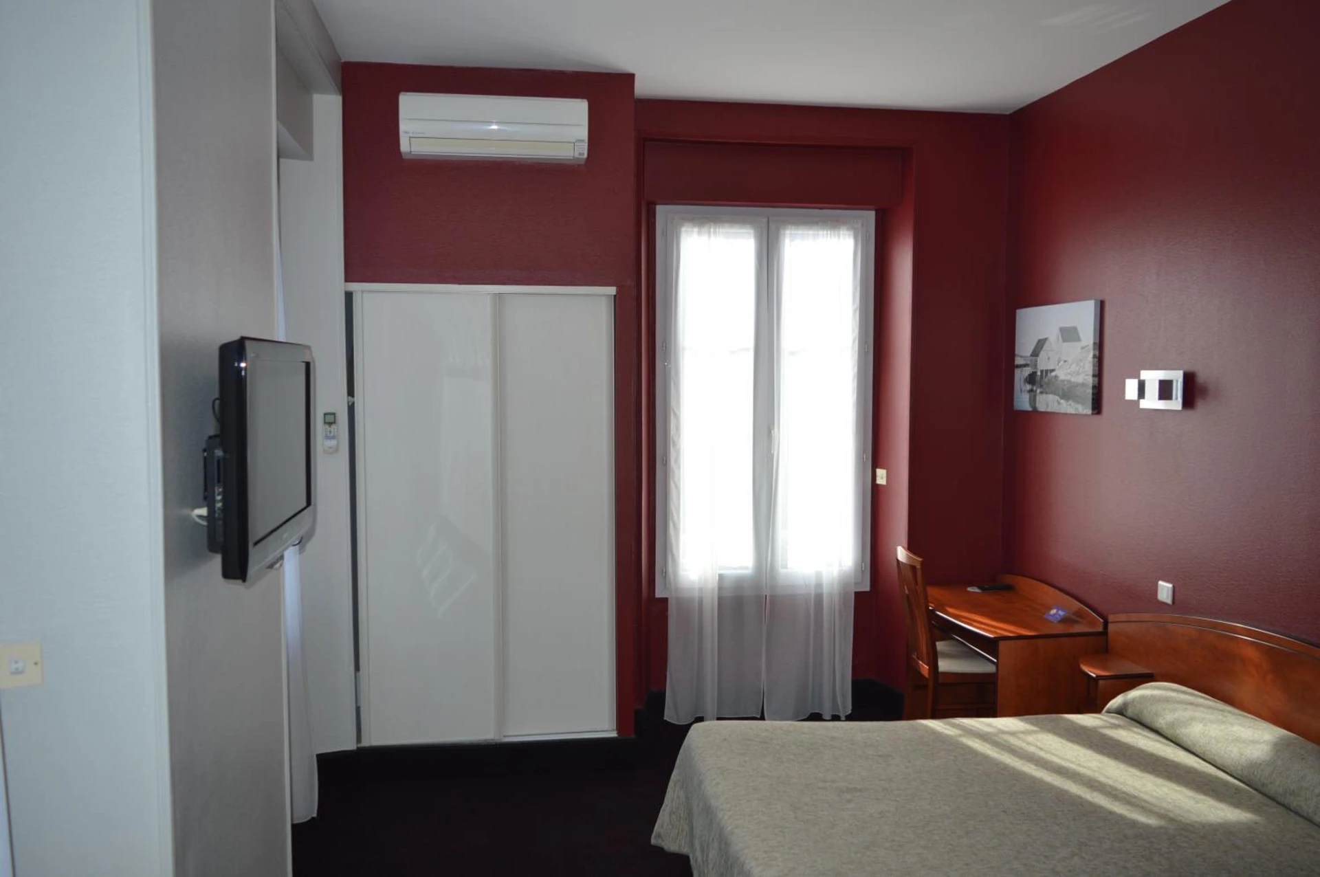 Chambre disponible pour un séminaire d'entreprise à Hotel de La Paix - Oloron-Sainte-Marie