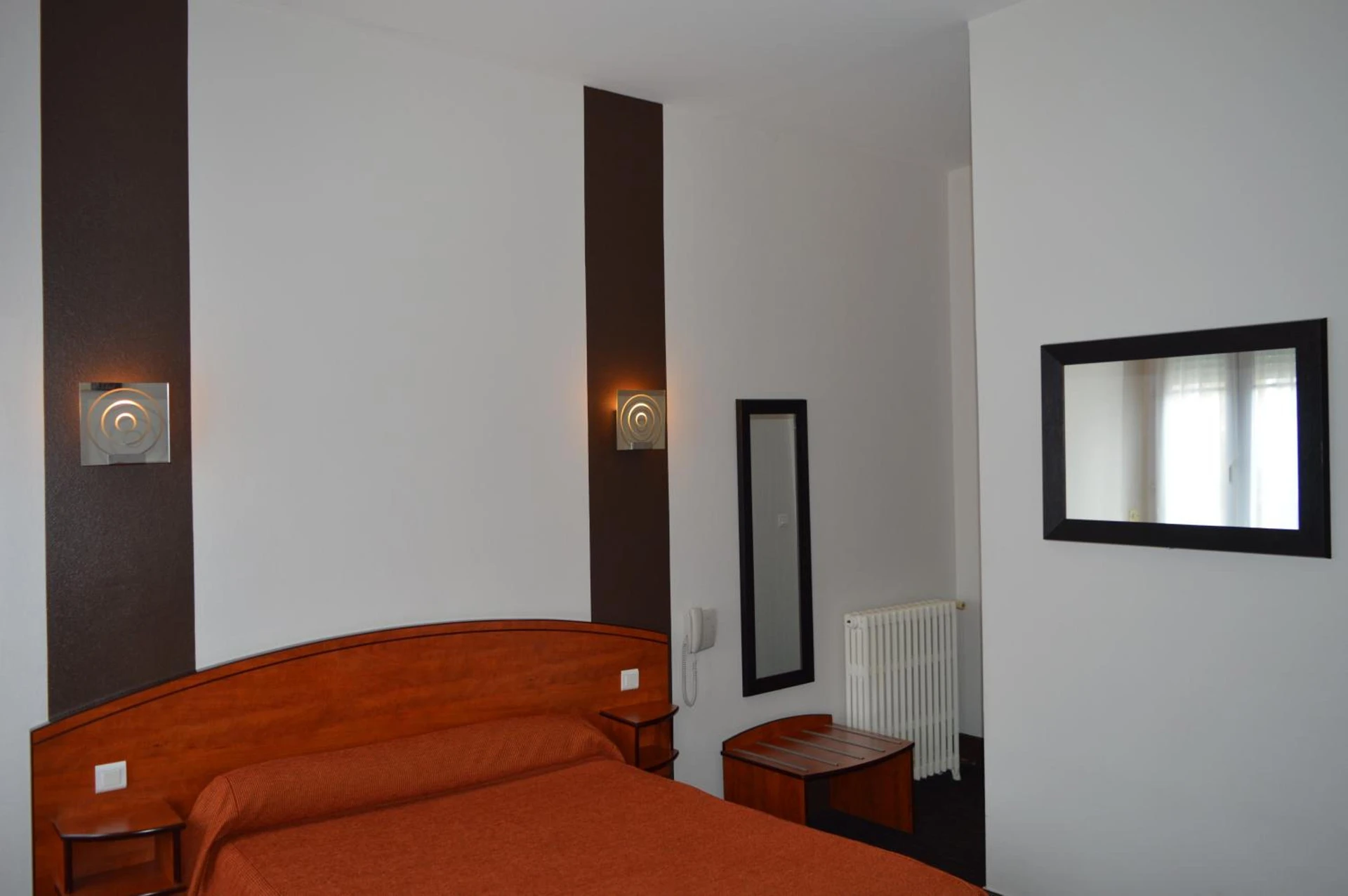 Magnifique chambre pour un séminaire d'entreprise à Hotel de La Paix - Oloron-Sainte-Marie