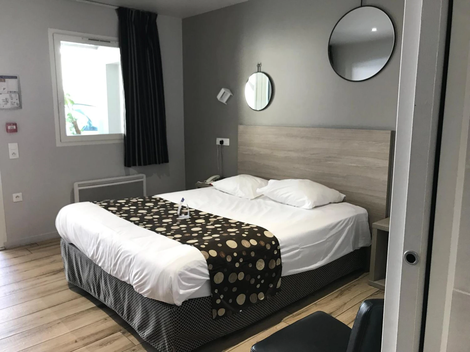 Chambre disponible pour un séminaire d'entreprise à LOGIS -Hotel & Restaurant de la Place - Aunay-sur-Odon