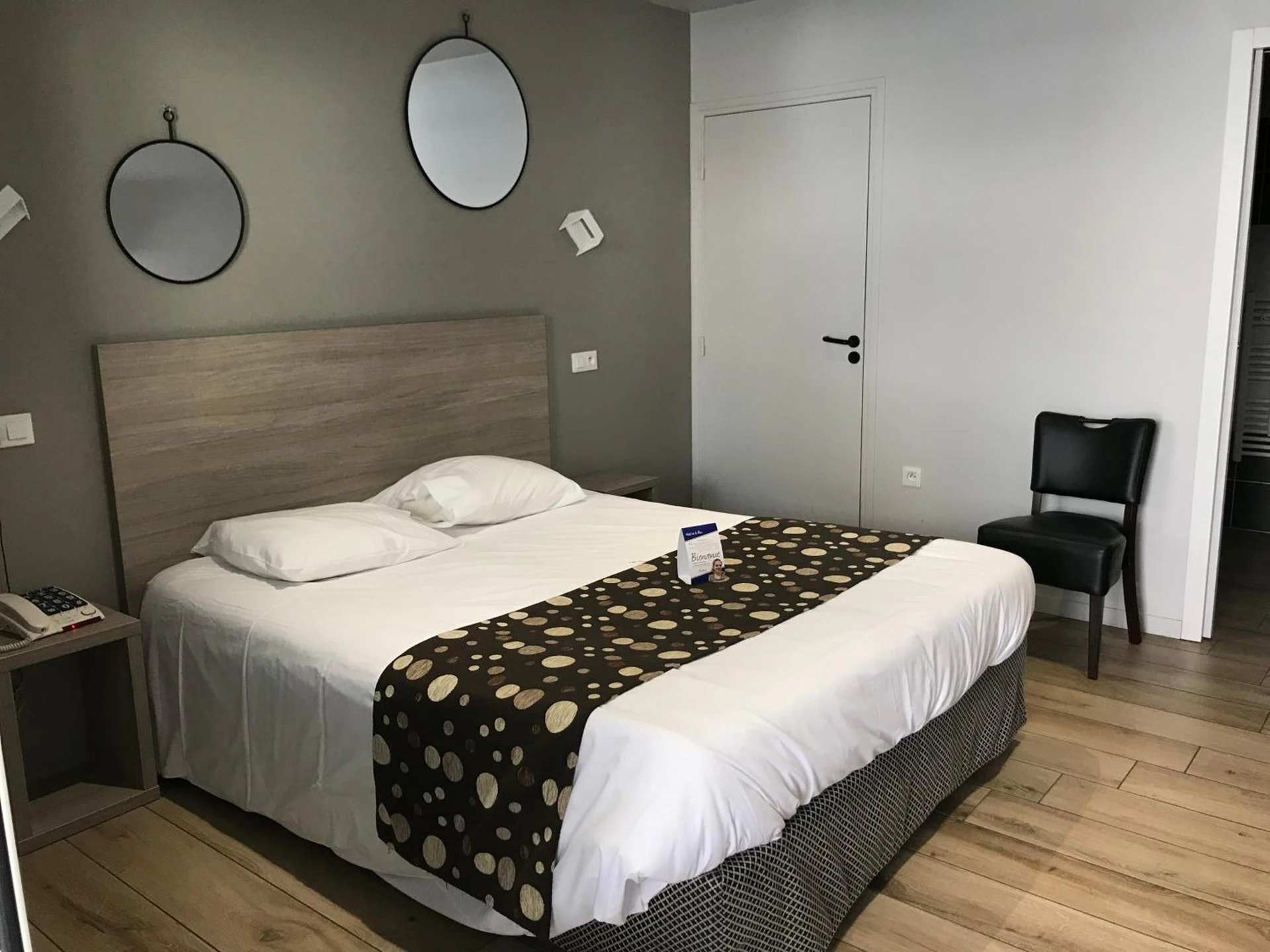 Chambre disponible pour un séminaire d'entreprise à LOGIS -Hotel & Restaurant de la Place - Aunay-sur-Odon