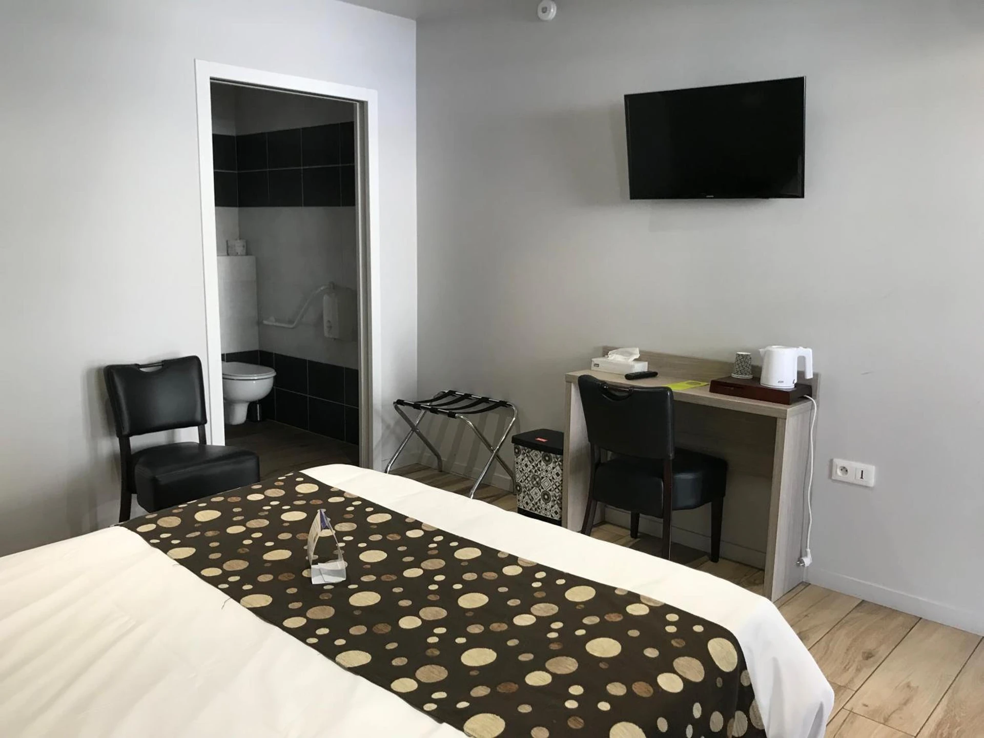 Chambre disponible pour un séminaire d'entreprise à LOGIS -Hotel & Restaurant de la Place - Aunay-sur-Odon