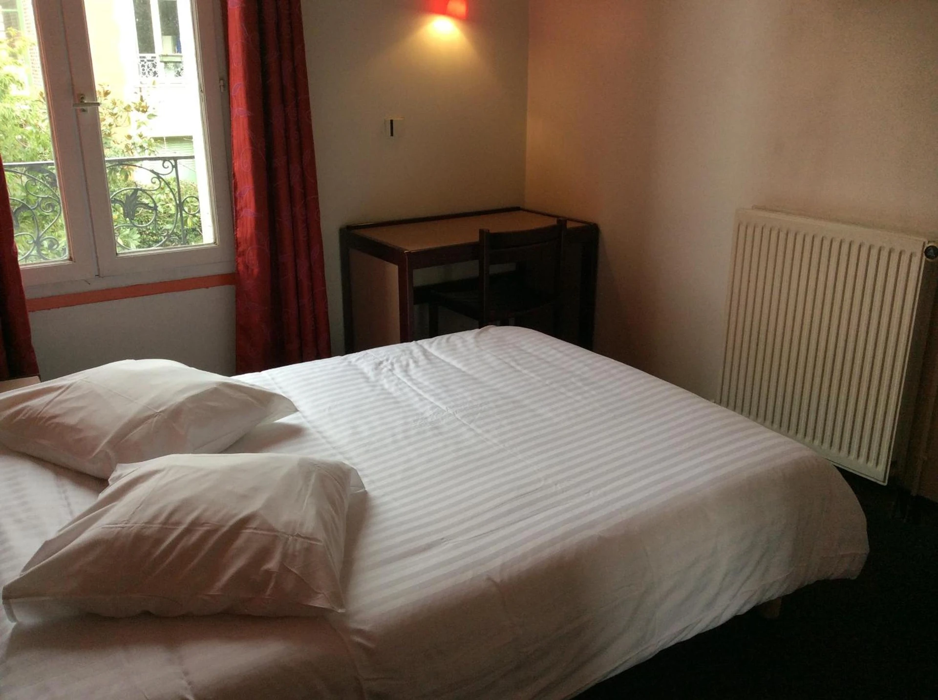 Chambre disponible pour un séminaire d'entreprise à Hotel De La Place - Malakoff