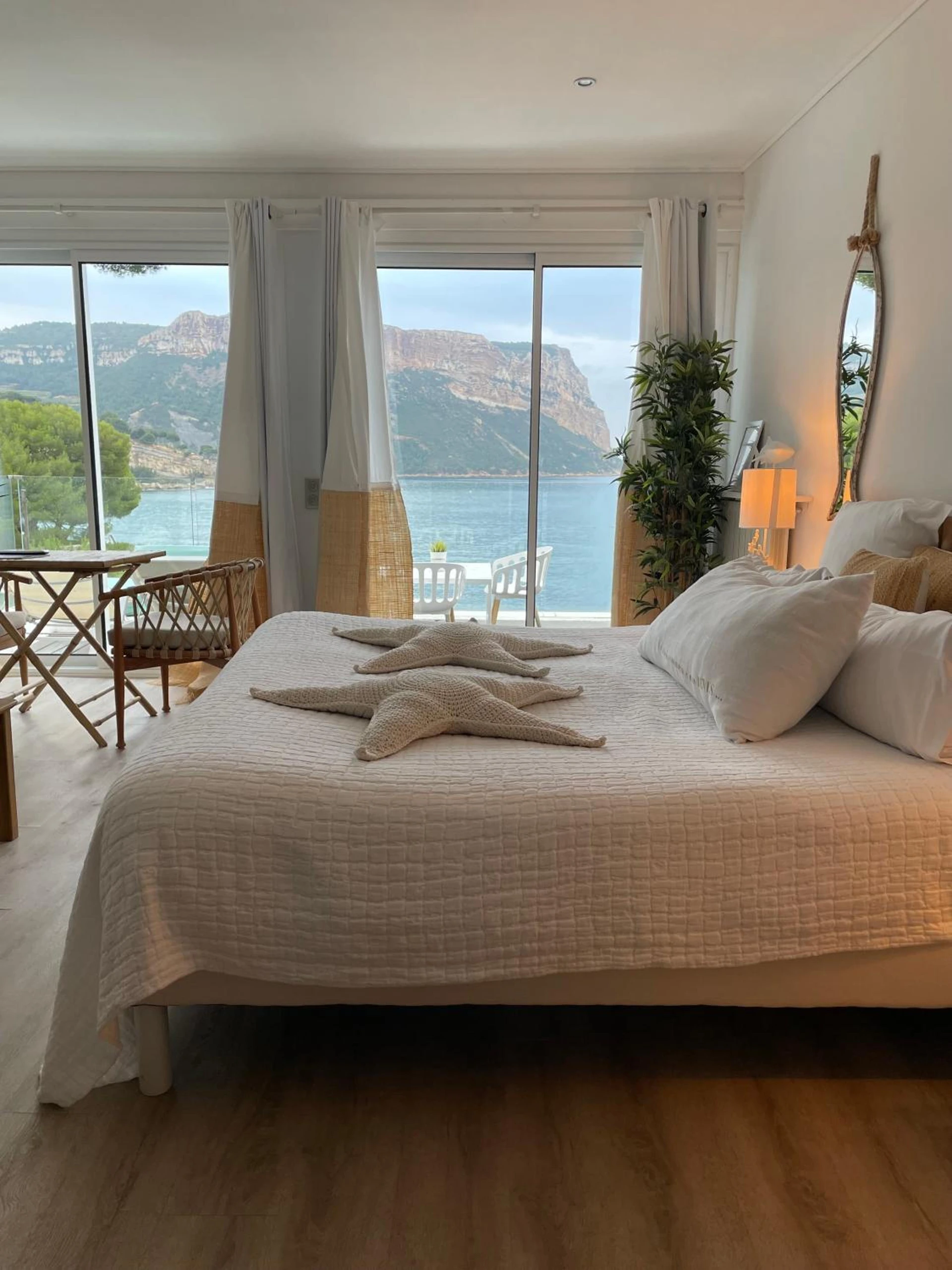 Chambre disponible pour un séminaire d'entreprise à Hotel de La Plage - Mahogany - Cassis