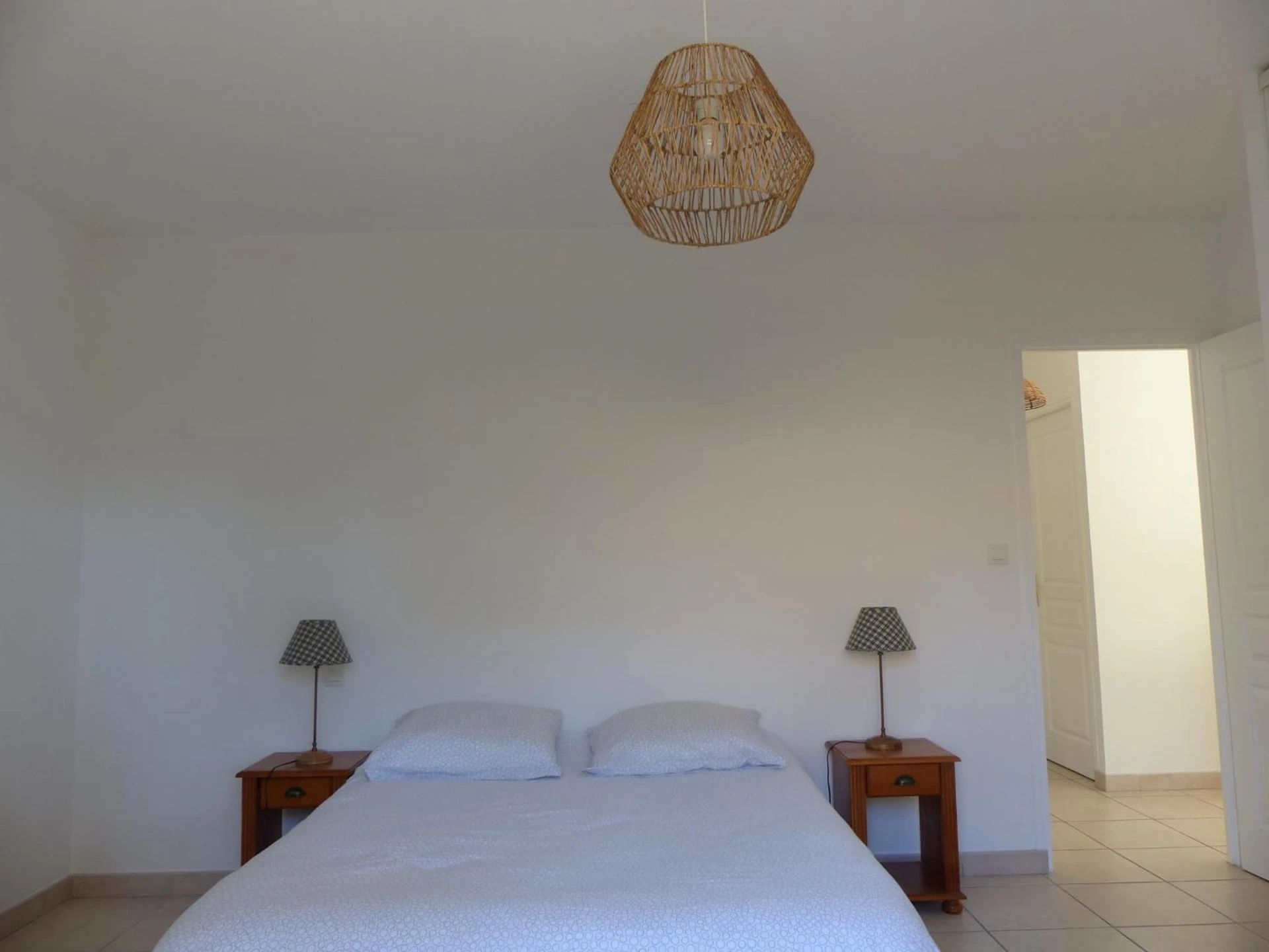 Chambre disponible pour un séminaire d'entreprise à VILLA AU COEUR DE RONCE LES BAINS 200 mètres de la plage - La Tremblade