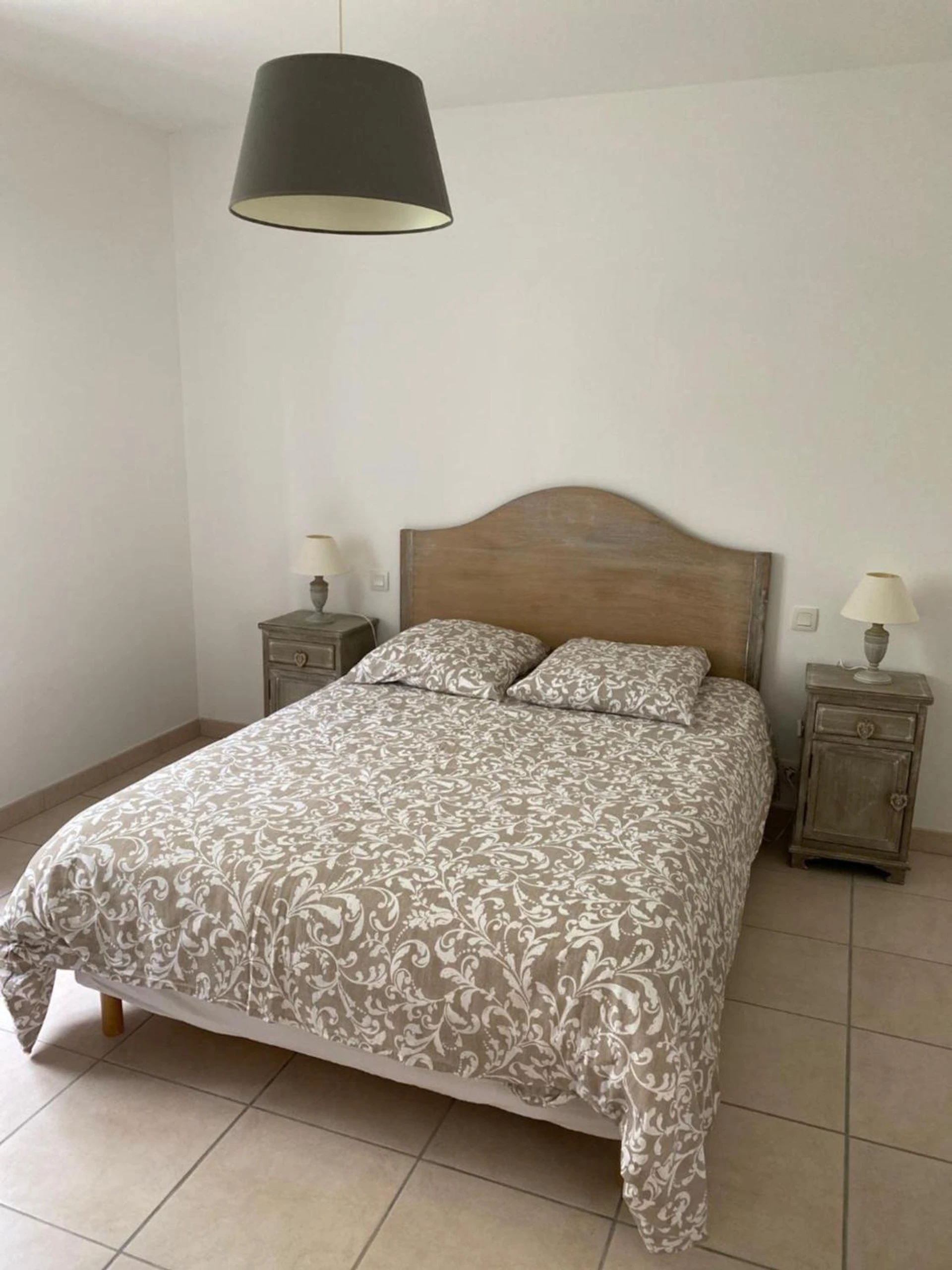 Chambre disponible pour un séminaire d'entreprise à VILLA AU COEUR DE RONCE LES BAINS 200 mètres de la plage - La Tremblade