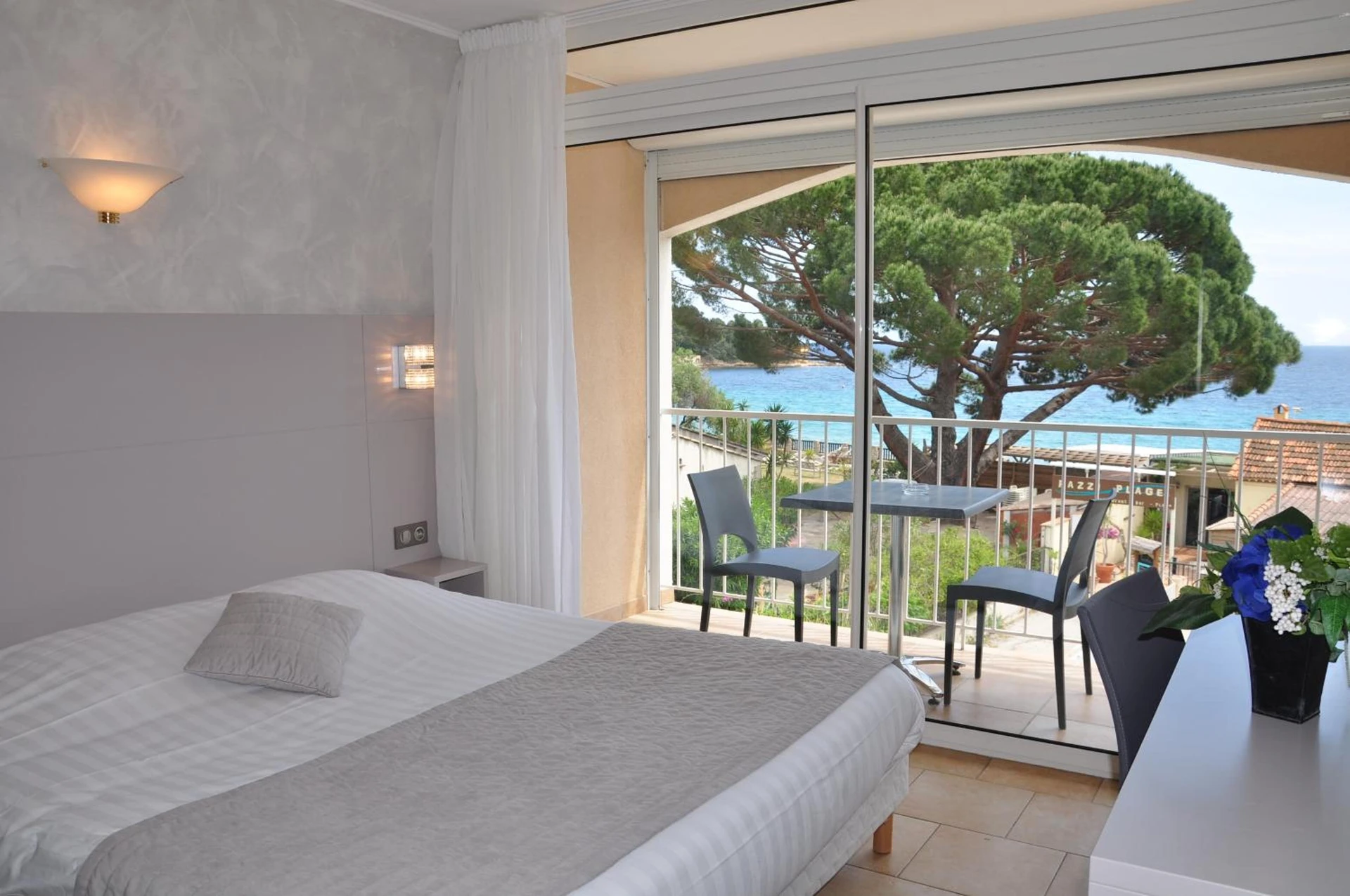 Chambre à Hotel de la Plage - Organiser un séminaire d'entreprise à Le Lavandou