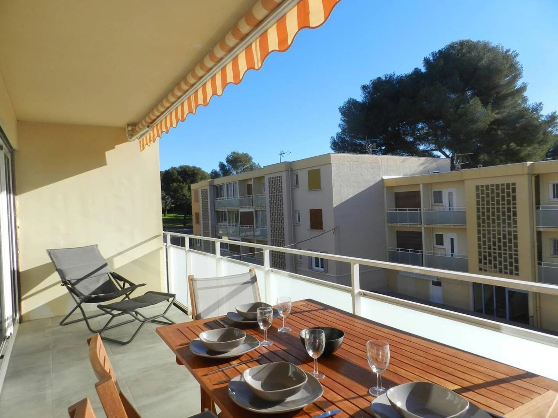 Organiser un séminaire d'entreprise : Appartement climatisé, terrasse, parking privé, à 150m de la plage - Bormes-les-Mimosas - FR-1-251-759 à bormes-les-mimosas