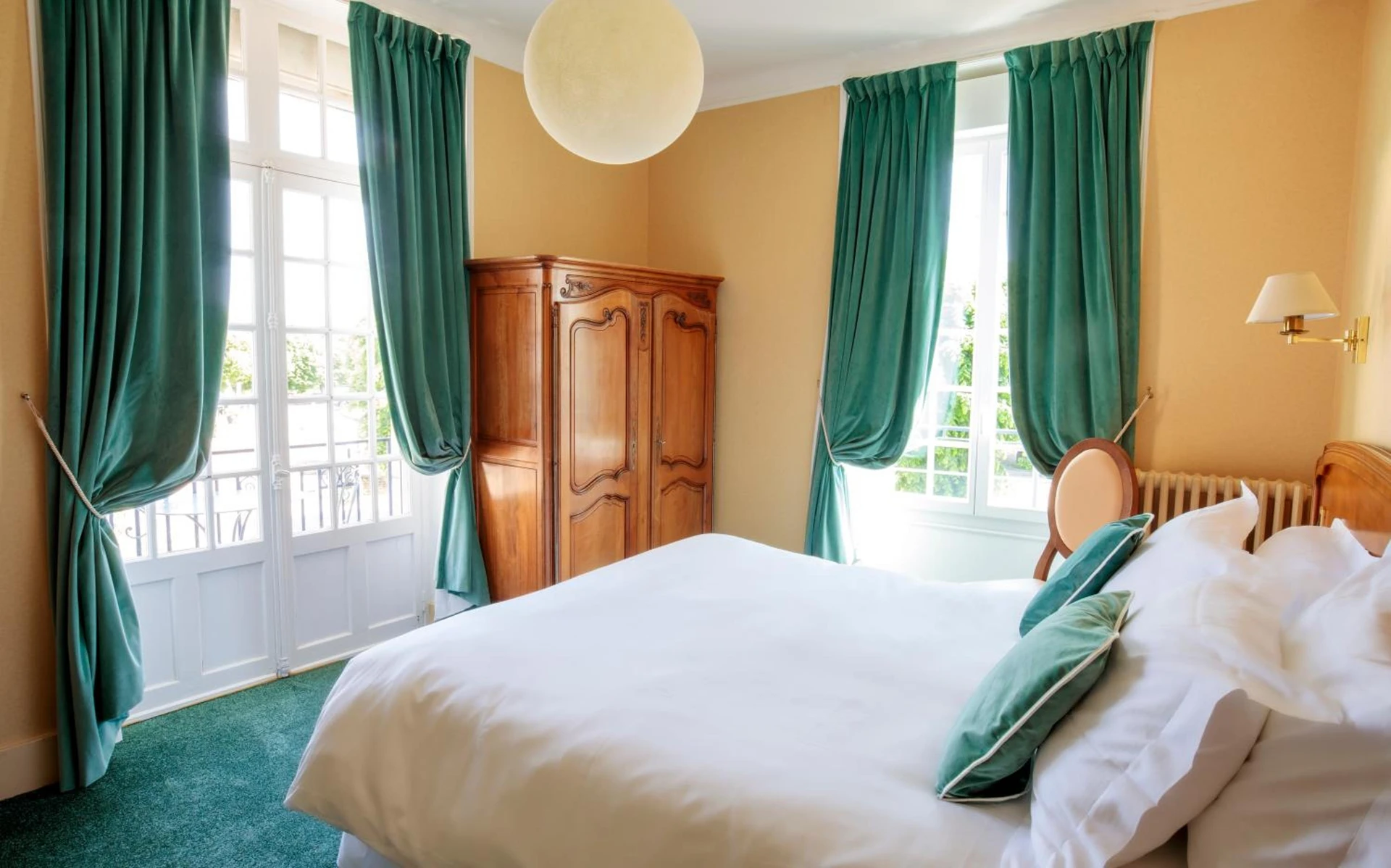 Chambre disponible pour un séminaire d'entreprise à Hôtel Restaurant De La Poste & Du Lion D'or - Vézelay