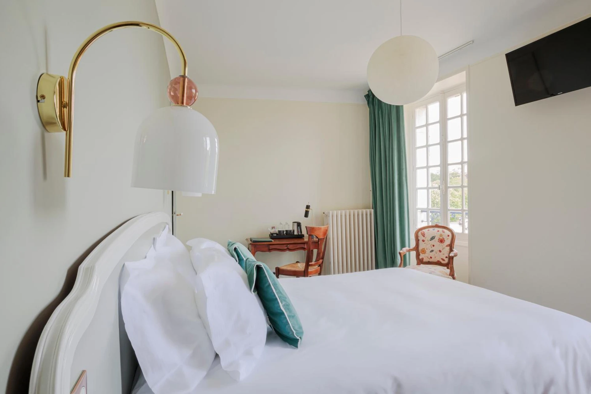 Magnifique chambre pour un séminaire d'entreprise à Hôtel Restaurant De La Poste & Du Lion D'or - Vézelay