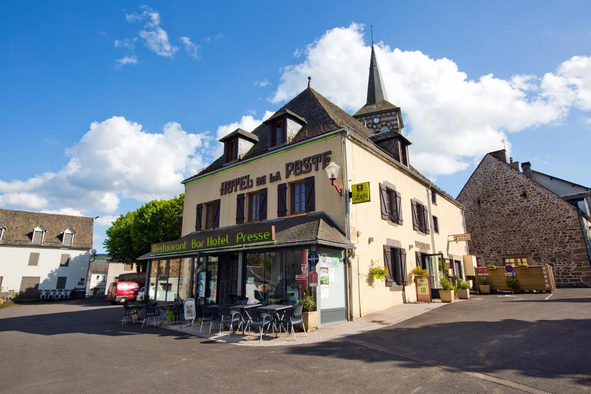 Organiser un séminaire d'entreprise : Logis Hotel De La Poste à saint-sauves-d-auvergne