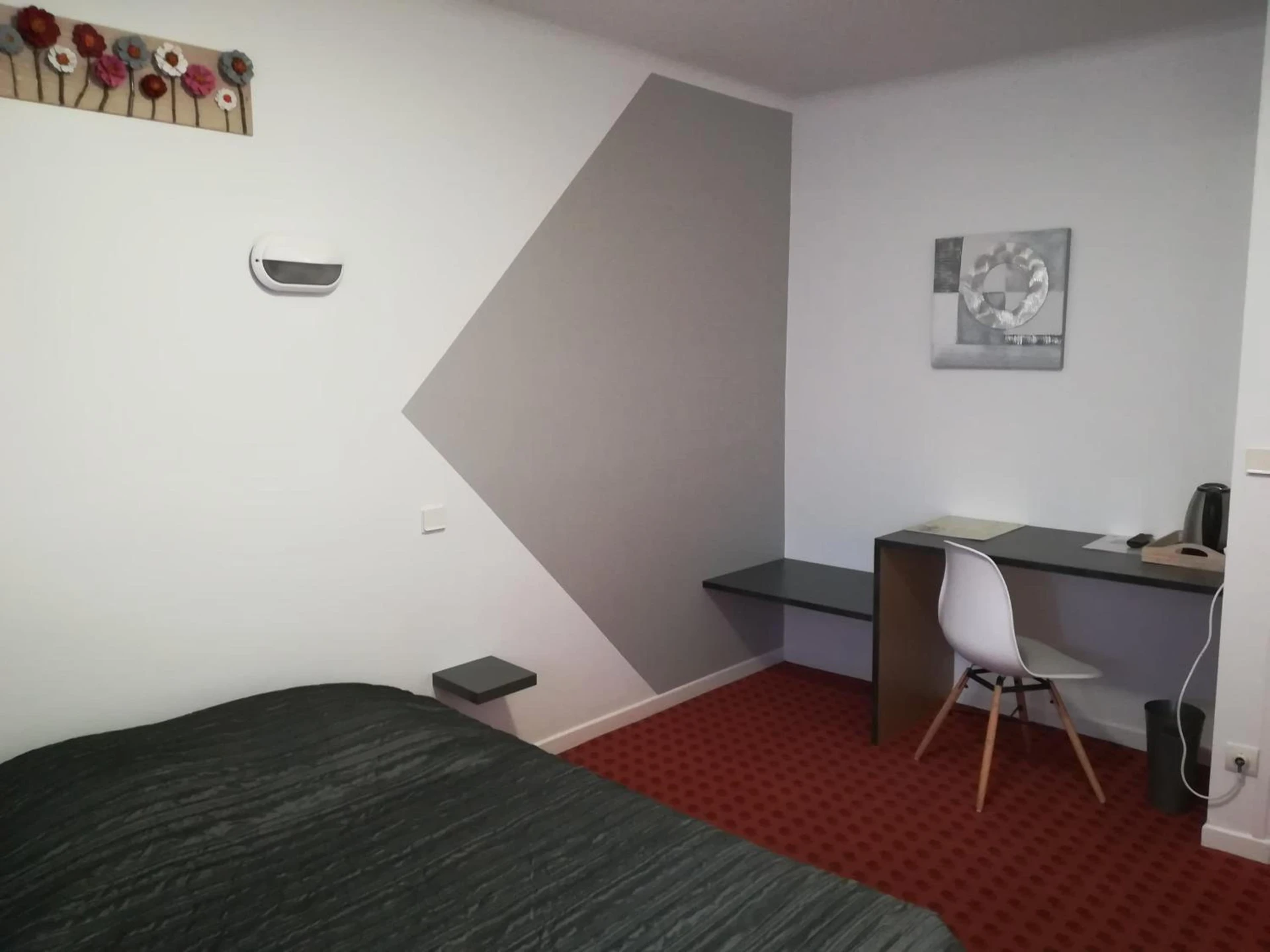 Magnifique chambre pour un séminaire d'entreprise à Hotel De La Poste - Espinasses
