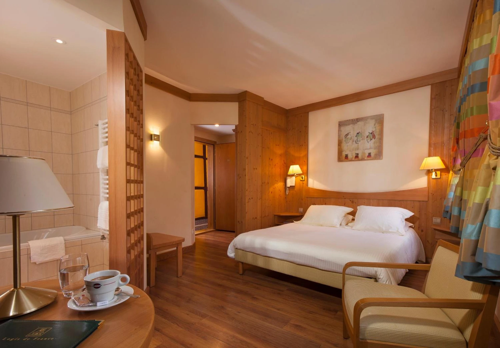 Chambre disponible pour un séminaire d'entreprise à Logis Hôtel de la Tour - Ribeauvillé