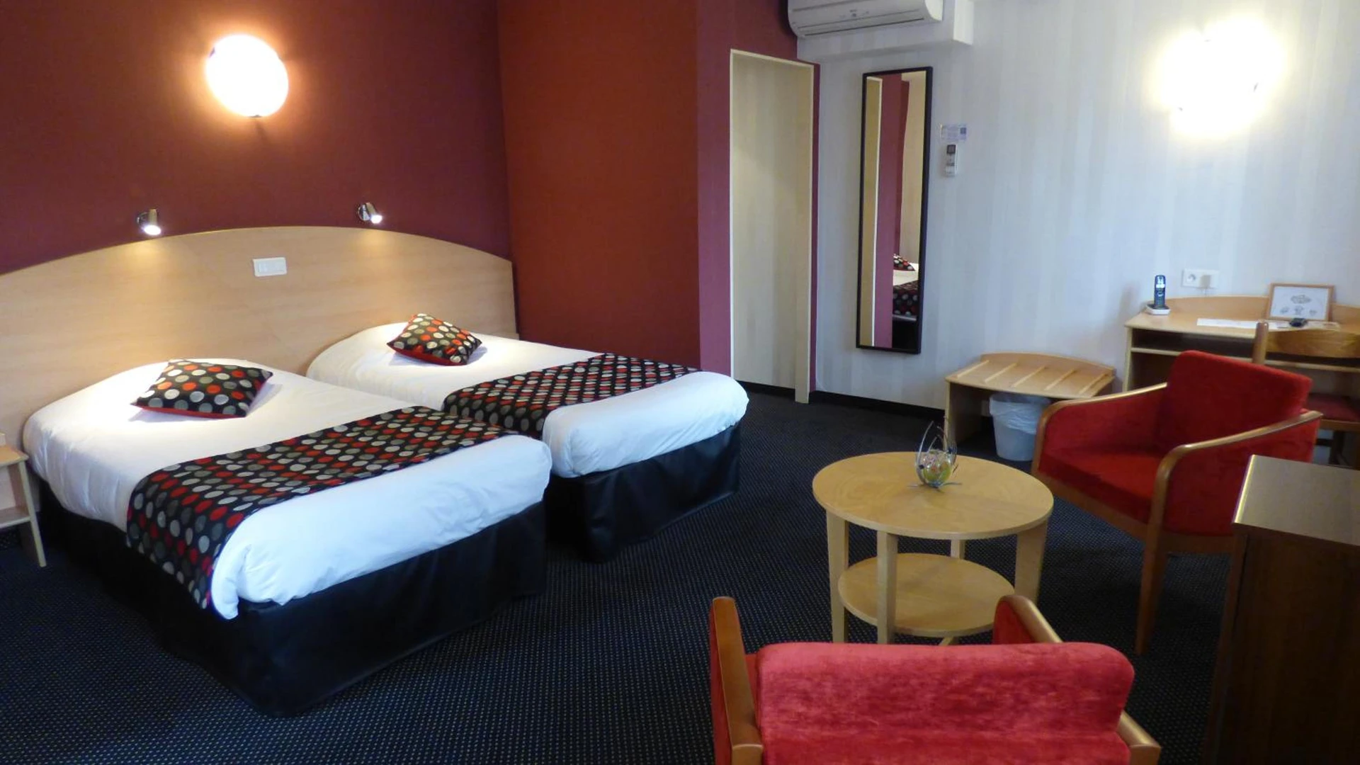 Lieu convivial pour un séminaire d'entreprise à Cit'Hotel de La Vallée - Lourdes - En savoir plus 