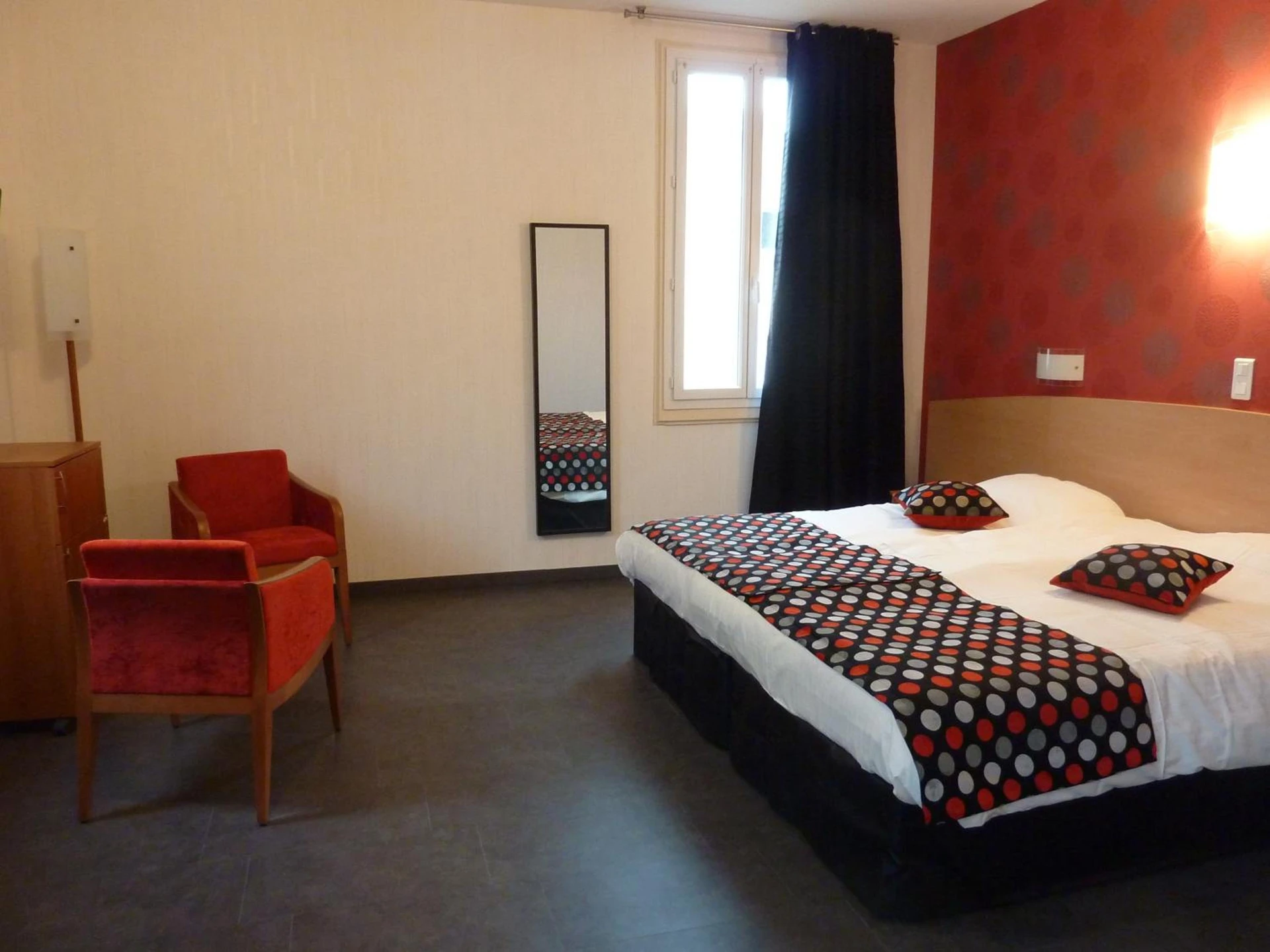 Chambre disponible pour un séminaire d'entreprise à Cit'Hotel de La Vallée - Lourdes
