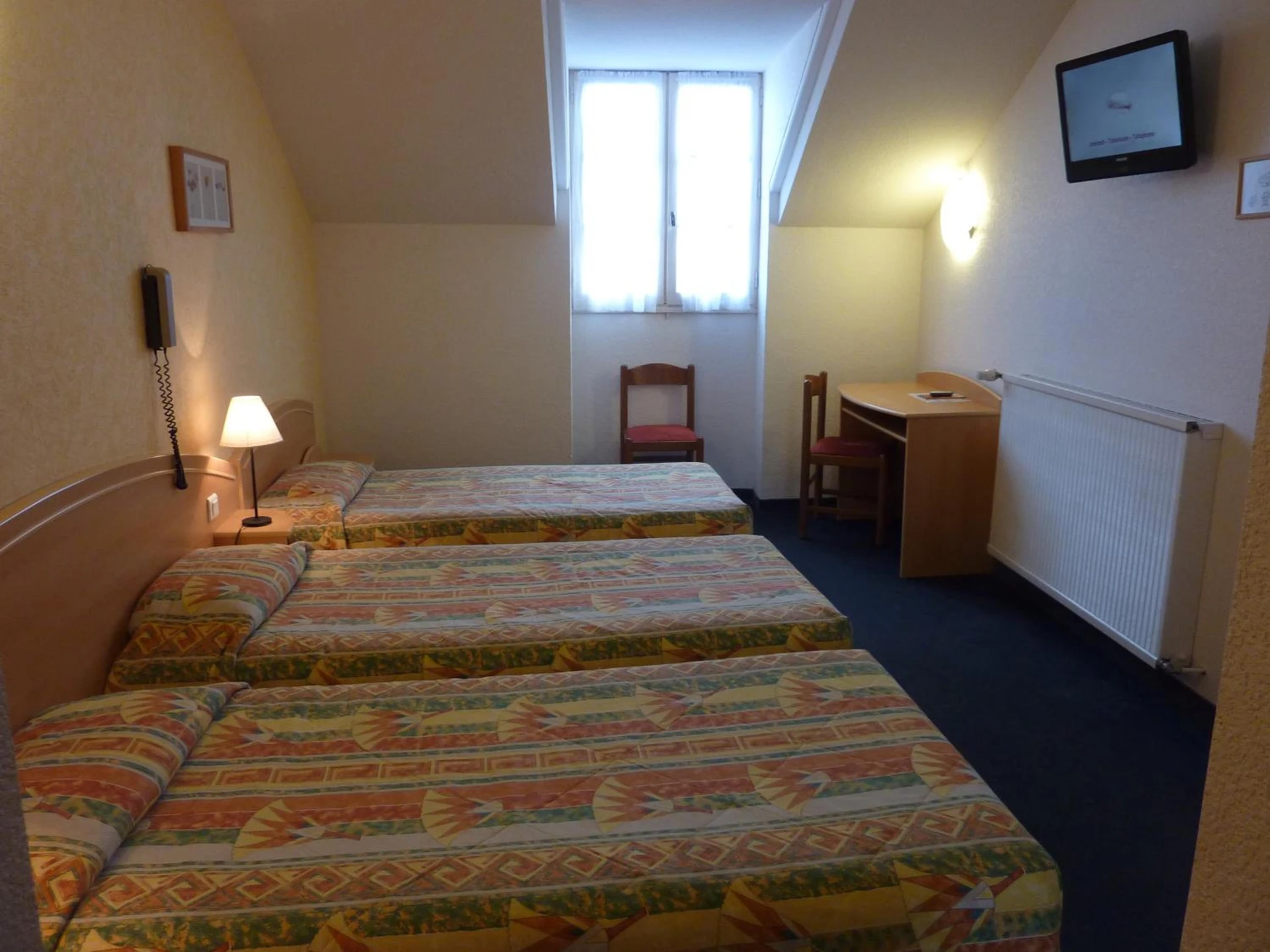 Chambre disponible pour un séminaire d'entreprise à Cit'Hotel de La Vallée - Lourdes